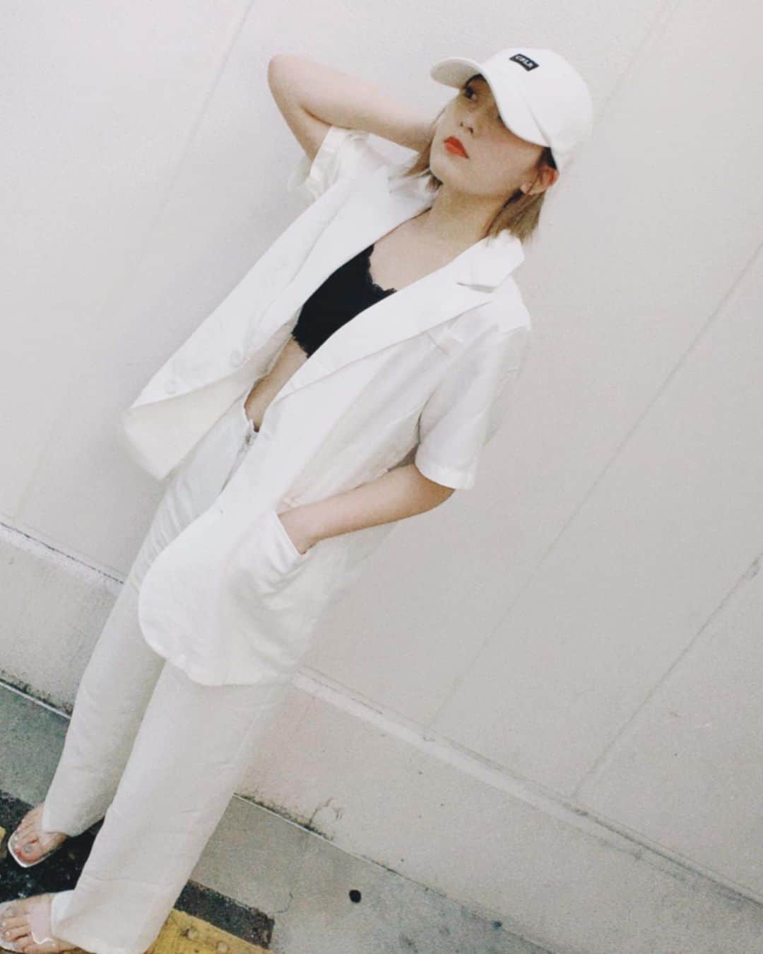 こなんさんのインスタグラム写真 - (こなんInstagram)「. . ほわいとこーで🤍🤍🤍  #setup#韓国ファッション#韓国コーデ」7月29日 20時52分 - konan_610