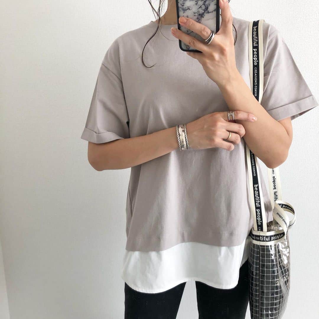 Miyoさんのインスタグラム写真 - (MiyoInstagram)「2020.7.29 ・ GU新作の布帛コンビネーションレイヤードプルオーバー♥️ これ1枚でトレンドのレイヤードコーデが簡単にできちゃいます🥰 インナーに白Tを着なくていいから涼しい♡ 袖の折り返しデザインとバックスタイルも可愛いです♡ ・ 布帛コンビネーションレイヤードプルオーバー…#GU#ジーユー デニム…#ZARA#ザラ バッグ…#beautifulpeople 靴…#teva#newbalance #イヤーカフ …#HandM#hm ・ H&Mで購入したイヤーカフがプチプラで可愛い😍(6枚目) コーデ&アクセサリーの詳細はブログに書きました✍🏻🖤 @miyopu のトップページからとべます⑅◡̈* ・ ・ ・ #GU購入品#GU新作#GUコーデ#ザラコーデ#ザラジョ#ヘアアレンジ#夏コーデ#今日のコーデ#ママコーデ#ママファッション#プチプラコーデ#プチプラファッション#シンプルコーデ#スニーカーコーデ#サンダル#カジュアルコーデ#デニムコーデ#30代コーデ#大人カジュアル#大人可愛い」7月29日 20時53分 - miyopu