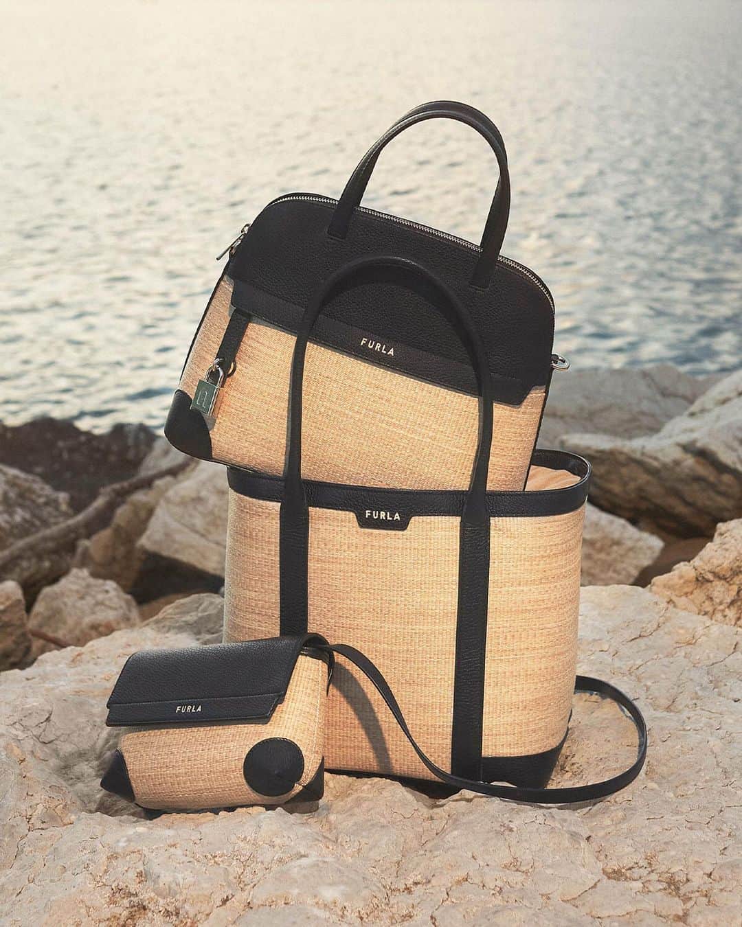 フルラのインスタグラム：「Looking to add elegance to the hottest moments of summer? The Furla raphia collection will touch up any sunset situation. Choose your favorite.  #thefurlasociety #furlafeeling #newcollection #furla #accessories #fashion」