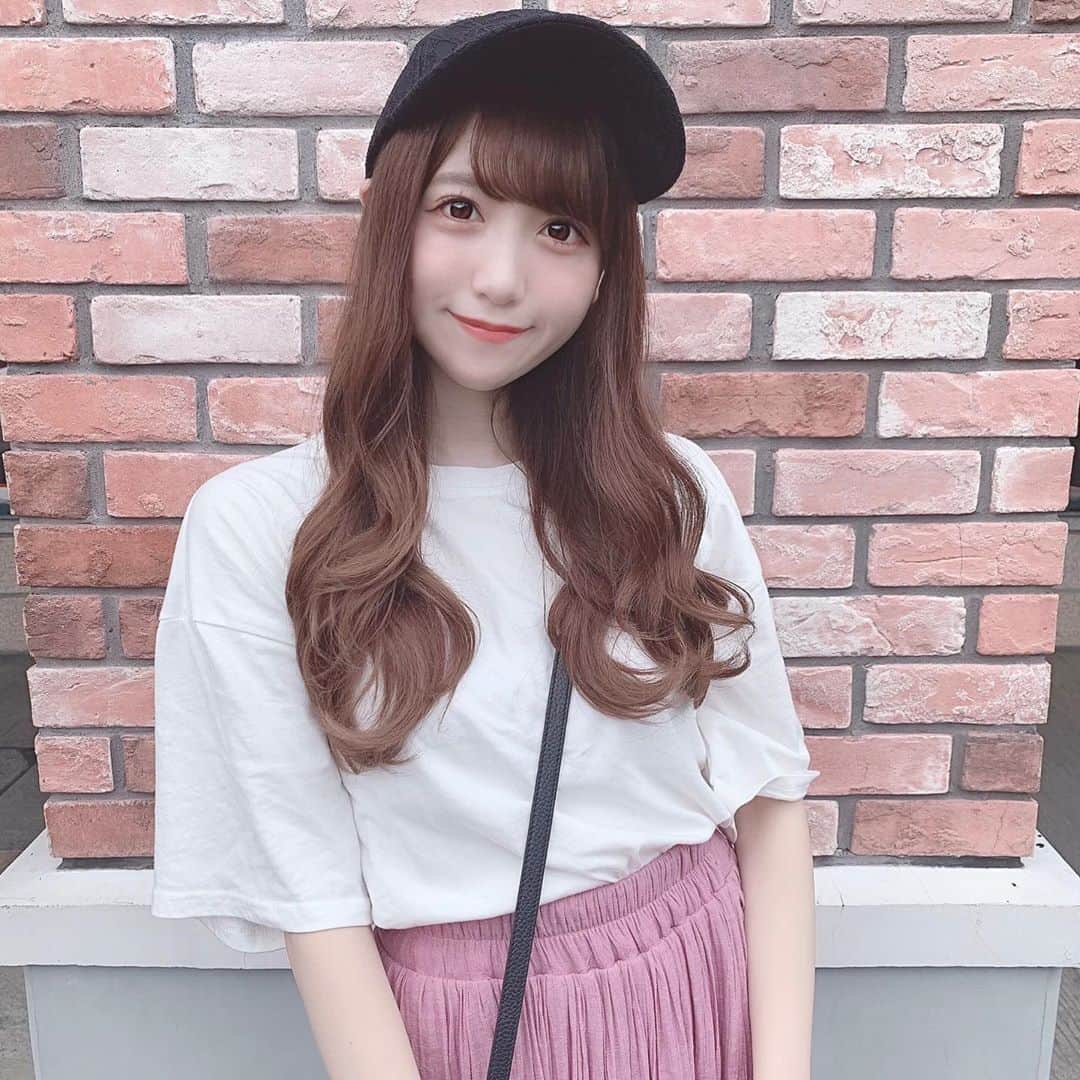 田口未彩のインスタグラム：「🌷  今日もお仕事だったんだけど メンバーといるとたくさん笑うし 本当に楽しい、  素敵なメンバーに囲まれて 今すっごく幸せだなあって 日々感じます☺️💭  写真と全然関係ない話だけど！笑  #キャップコーデ #キャップ女子 #カジュアルコーデ　#かじゅあるコーデ #カジュアルコーデ大人可愛い #大人女子　#ラフコーデ #コーデ　#gucci #gucciバッグ #サンダル女子 #サンダルコーデ　#ポイントコーデ　#GRL #グレイル　#グレイルコーデ」