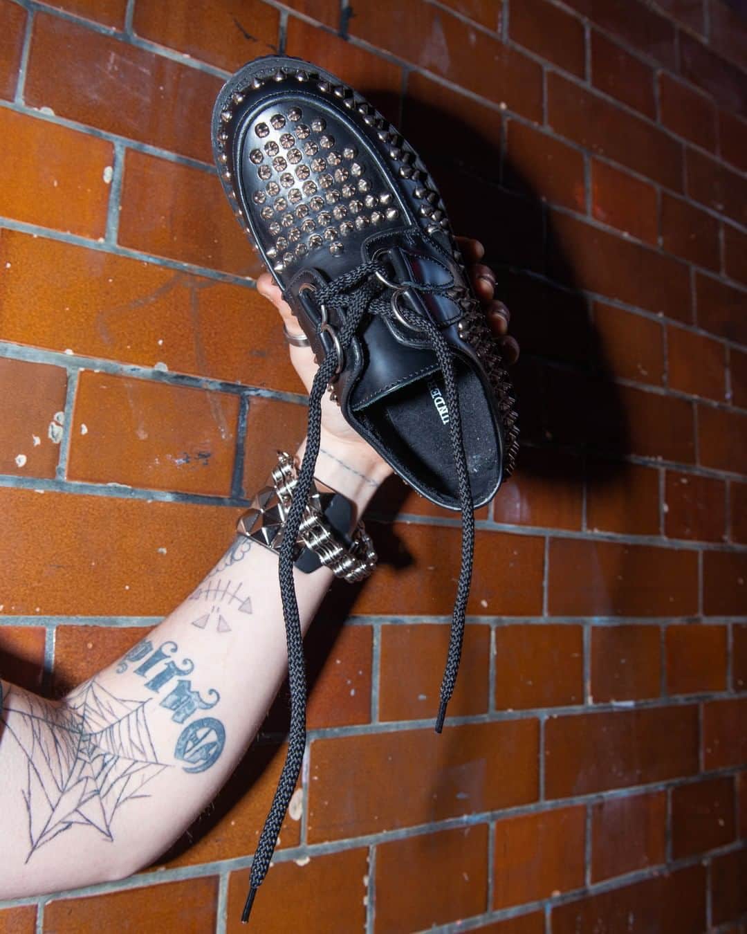 アンダーグラウンドのインスタグラム：「Produced in limited numbers this is the ALLSTUD version of the Original Wulfrun Creeper. With over 500 steel studs per pair these shoes are made in small batches to preserve the quality and support sustainability.⁠ ⁠ Sensible and sustainable production.⁠ ⁠ Available on our online store but only limited numbers.⁠ ⁠ ⁠ ⁠ #UndergroundEngland #UndergroundShoes #UndergroundCreeper #WulfrunCreeper #Creepers #Underground #Wulfrun #OriginalCreeper #algender」