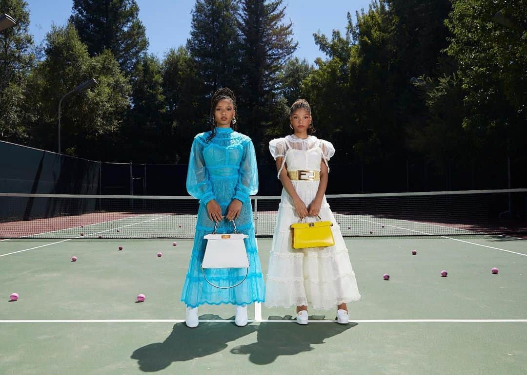 Fendiさんのインスタグラム写真 - (FendiInstagram)「Sister act. Envisioned by and starring the R&B duo @chloexhalle, the brand-new episode of the #MeAndMyPeekaboo series channels their bold and daring yet unmistakably feminine sense of style.  #FendiPeekaboo #FendiFamily  Photographer: @juliandakdouk」7月29日 21時01分 - fendi