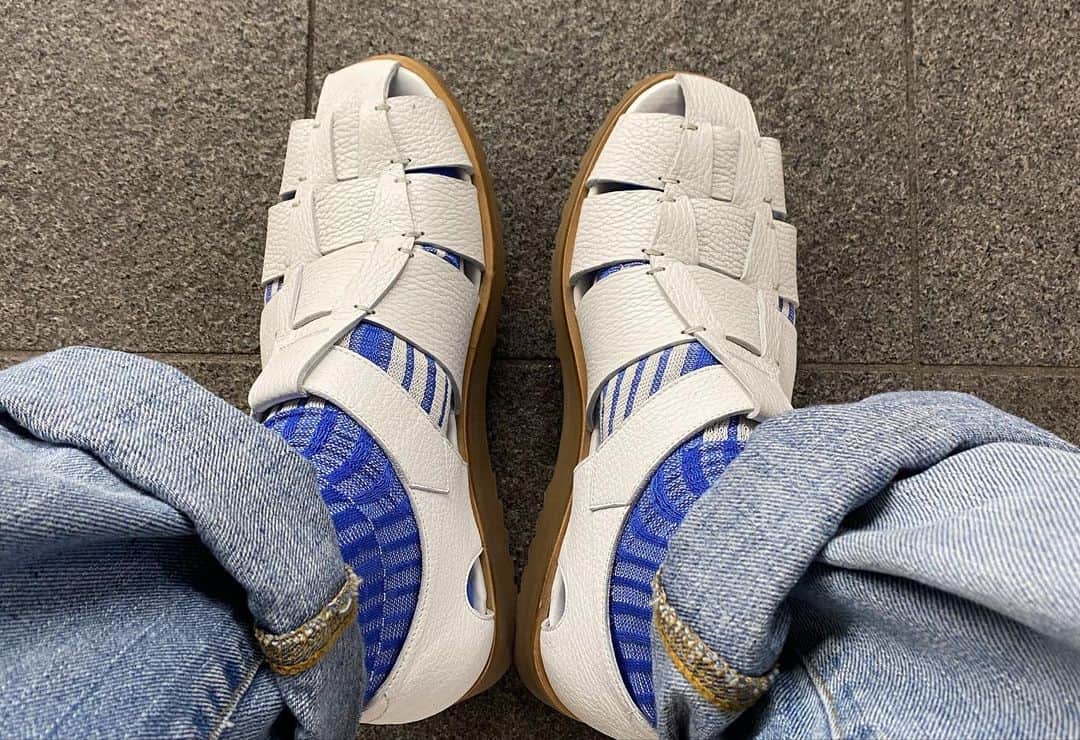 のインスタグラム：「Beautiful sandals @paraboot_official with #ayamesocks #🧦 #mensstyle #ayamepeople 本日も良い商談が出来ました💮 @make_sense_otsuka #ayamesocks取扱店 #くつした #靴磨き職人 #JR大塚駅 #再開発 #paraboot #パラブーツ #parabootiberis #グルカサンダル」