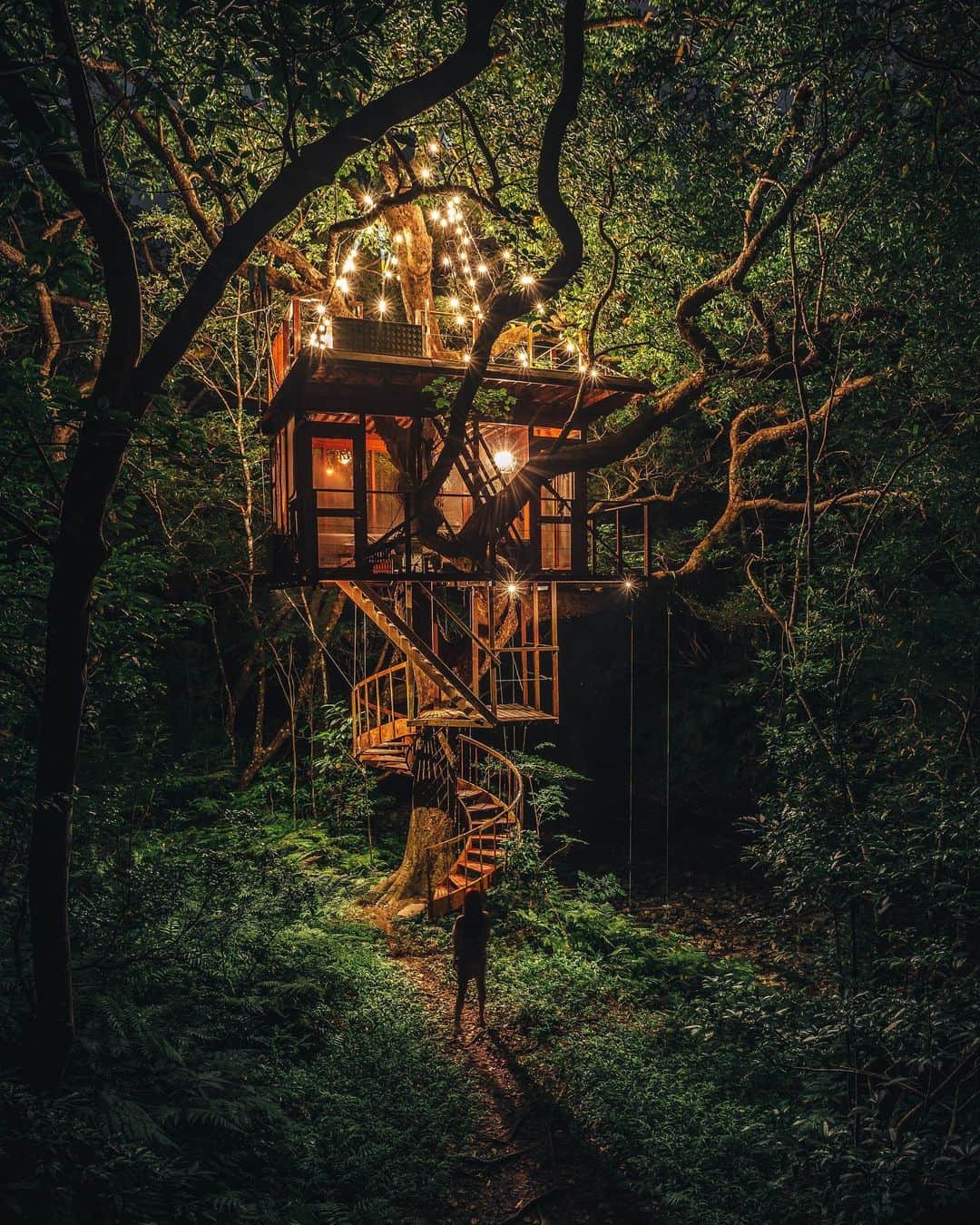 R̸K̸のインスタグラム：「Go into the woods, go into a fairy tale. When people wandering between the reality of the real world and the fantasy of the fairy world, the more we read and the more we feel peaceful.  I got contacted with this place just before going to Okinawa. I would like to thank the @treeful.treehouse staff for their kind permission of photo shooting. Thank you so much. ・ #hellofrom Okinawa, Japan ・ ・ ・ ・ #treehouse #bestvacations #beautifuldestinations #earthfocus #earthoffcial #earthpix #thegreatplanet #discoverearth  #roamtheplanet #ourplanetdaily #lifeofadventure #nature #tentree  #theglobewanderer  #stayandwander #welivetoexplore #IamATraveler #wonderful_places #TLPics  #voyaged #sonyalpha #bealpha #artofvisuals #travellingthroughtheworld  #hbouthere #lonelyplanet #architectanddesign #architecture_hunter  #luxuryworldtraveler @sonyalpha @hypebeast @highsnobiety @lightroom @soul.planet @earthfever @9gag @500px」