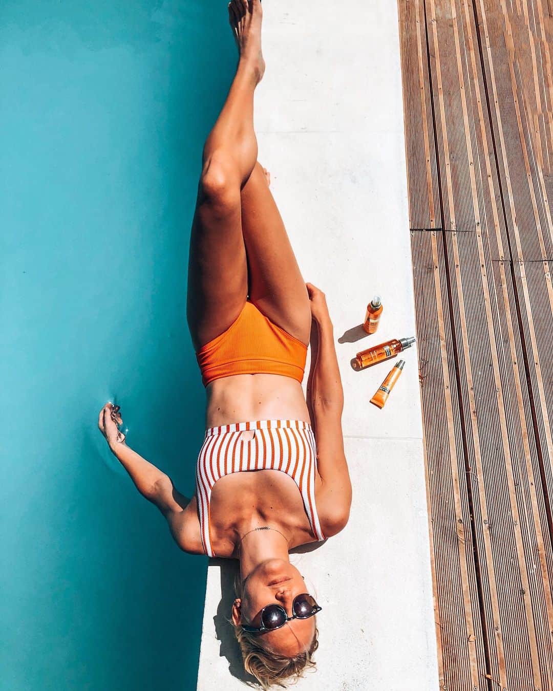 ハンネ・クレスのインスタグラム：「« If it requires a bikini my answer is YES » 🧡 Sunny days never go without my favourite sunscreen from @yvesrocherbelgium keeping my skin protected and soft. 🧡  #poolday #sunsmart #sunnydays #vitamineD #vacay #recharging #ladoucefrance #orangeisthenewblack」