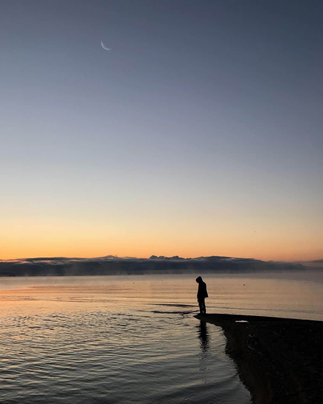 Koichiのインスタグラム：「| Crescent Moon 🌙 . #Hellofrom #Shiga #BeautifulJapan . #琵琶湖 #滋賀 .」