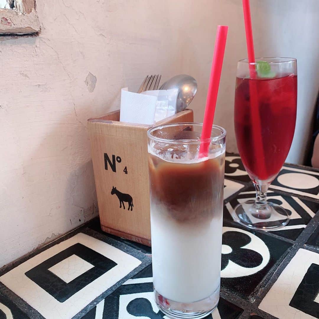 のインスタグラム：「🤍 ・ ・ かすにゃんのオーディション合格のお祝い💐 sweetalleyさんの新メンバーおめでとう♡ ・ ・ @andpeople.insta でランチして ＝LOVEさんとシナモンのコラボショップに💭 ・ ・ ・ #渋谷カフェ #渋谷ランチ #シナモン #イコールラブ #イコラブ」