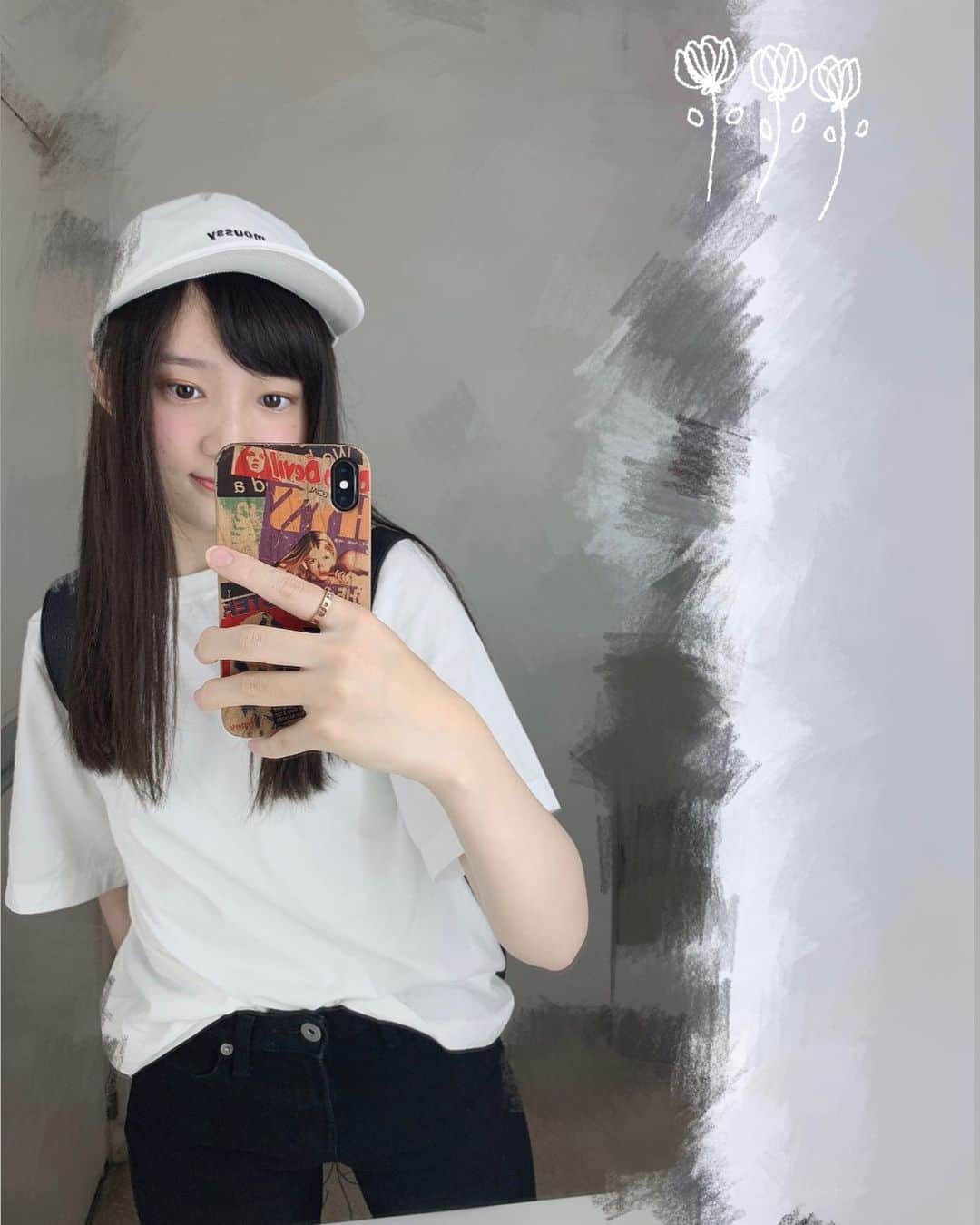 石田結耶さんのインスタグラム写真 - (石田結耶Instagram)「. Tシャツに書いてある文字の色が可愛いんだけど隠れちゃってるな~💧」7月29日 21時39分 - yuya0507222