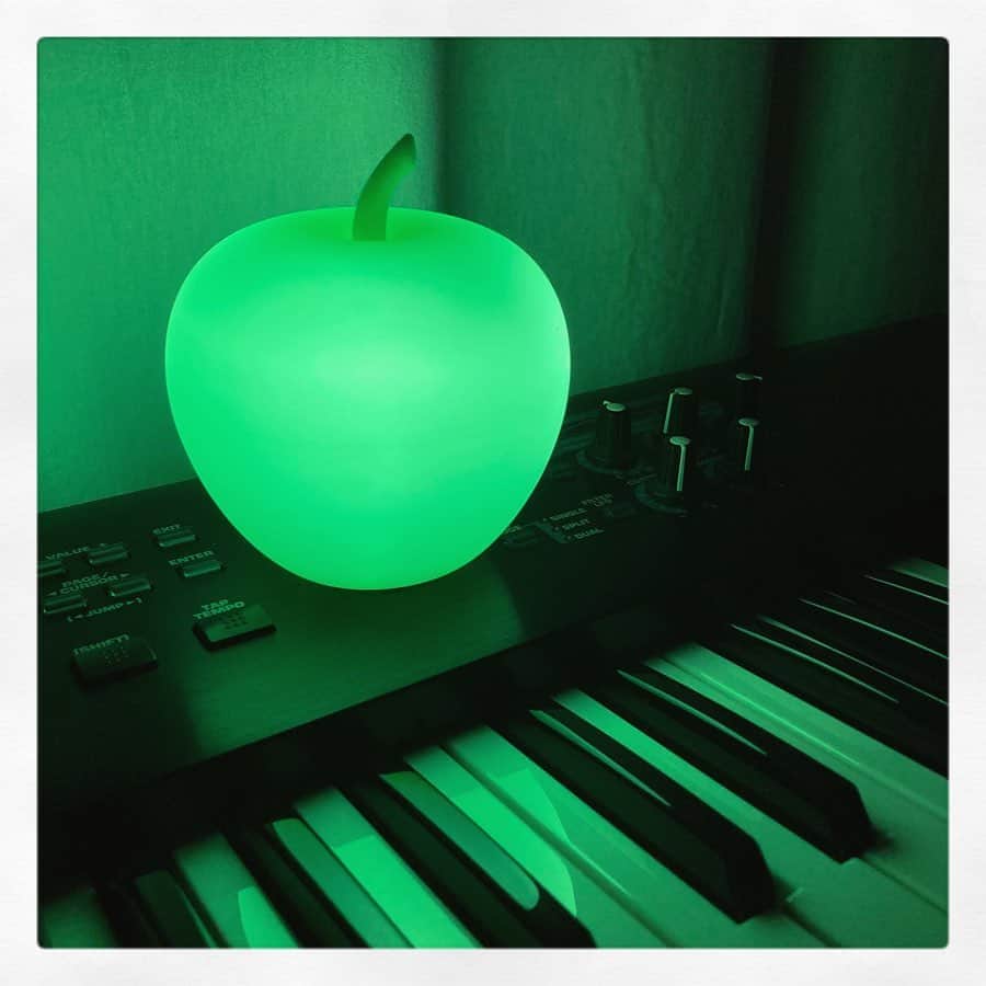 櫛引彩香のインスタグラム：「アップルライト🍎🍏 #アップルライト」