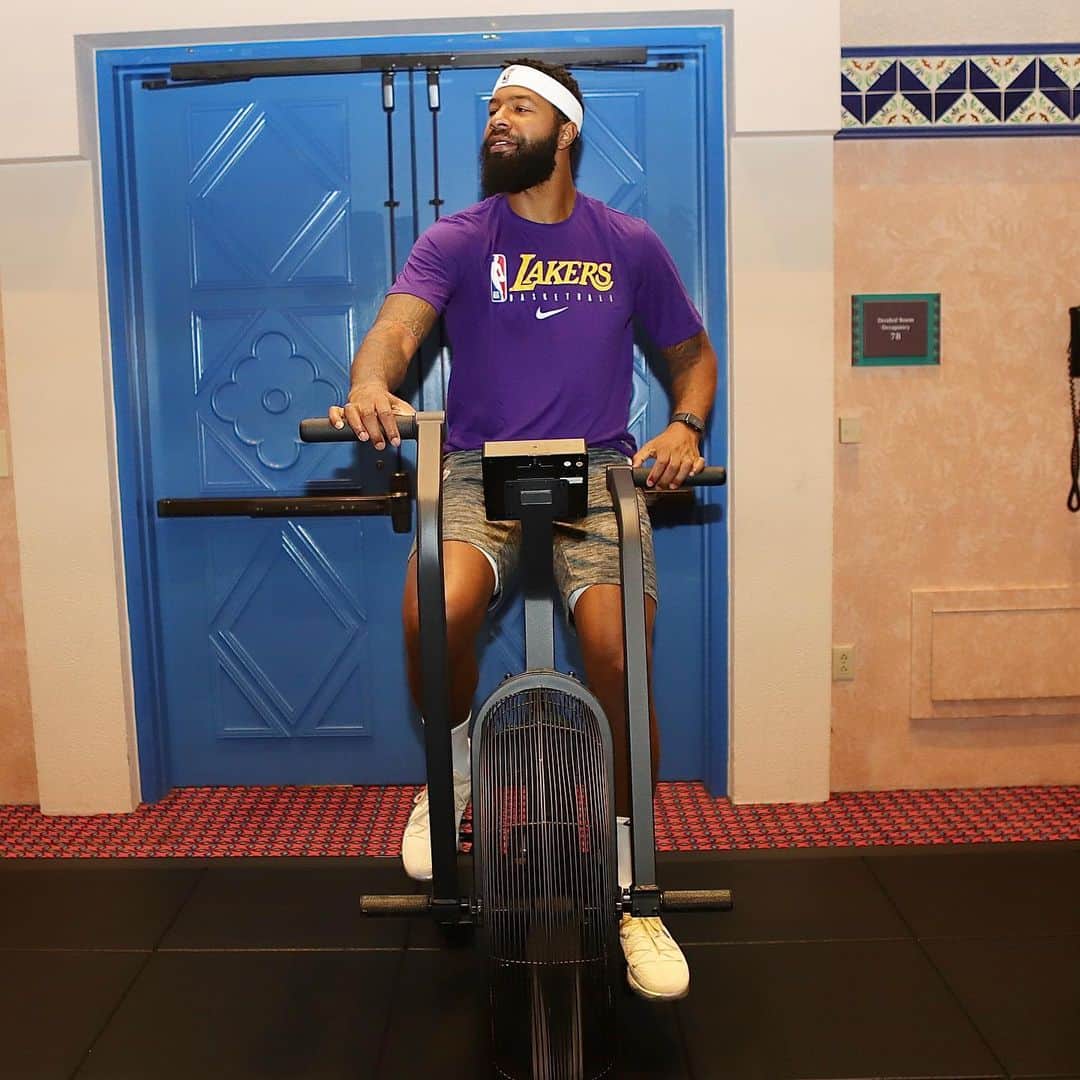 NBAさんのインスタグラム写真 - (NBAInstagram)「In the gym with the @lakers as they prepare for Thursday’s NBA Restart on TNT (9:00pm/et vs. Clippers)! #WholeNewGame」7月29日 21時38分 - nba