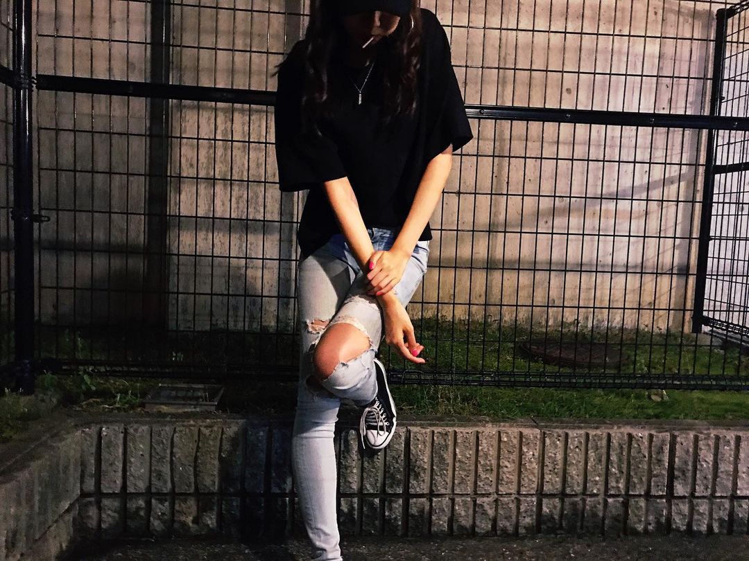 桑名利瑠のインスタグラム：「. . . 過去pic...チュッパチャップス食べてる。 . . . #fashion #followｍe #followforfollowback #l4l #makeup #make #instafashion #instagood #instalike #instapic #過去pic #photooftheday #photo #ポートレート #写真 #selfie #selca #outfit #아이돌 #모델 #패션 #도쿄 #code #カジュアル #emoda #사진 #converse #スニーカー #goodday #夏」