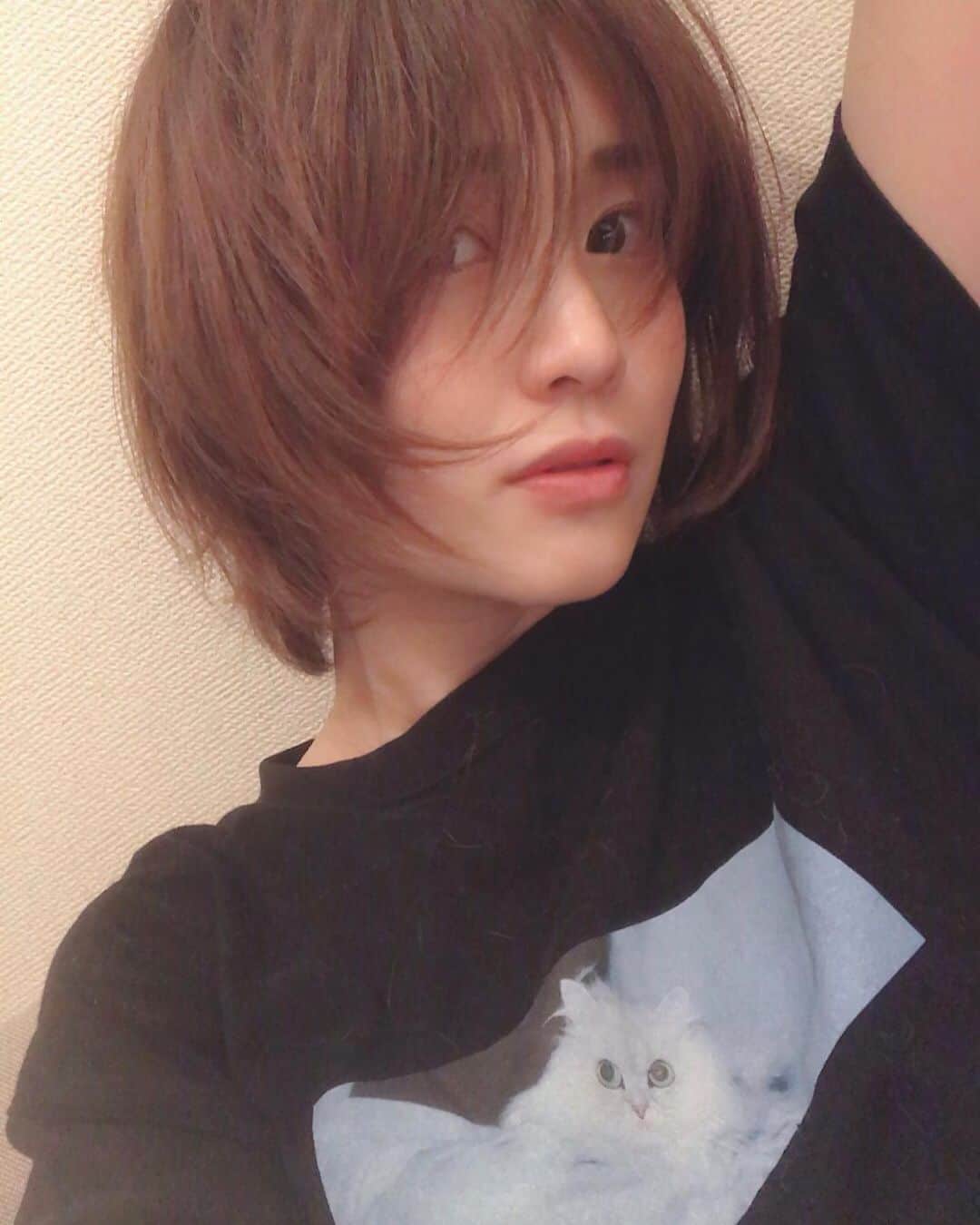 橘花凛さんのインスタグラム写真 - (橘花凛Instagram)「‪これくらいの長さが一番髪きりたくなるんよなぁ。がまん。‬ ‪大福ちゃんTシャツについてる大福ちゃんの毛がすごい。‬」7月29日 21時42分 - rintakahashi0809