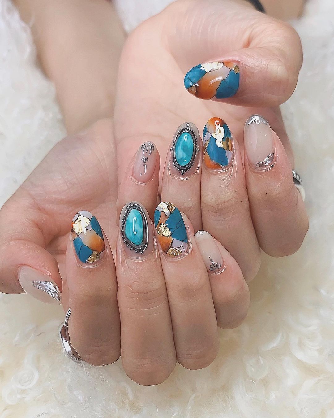 Nailsalon Cielさんのインスタグラム写真 - (Nailsalon CielInstagram)「以前作ったサンプルより﻿ ﻿ ターコイズのデザインと﻿ ラリマー風の石を組み合わせたアート﻿ ﻿ 真夏デザイン~﻿ がかわいすぎる﻿ ﻿ 🐚🐚🐚✨✨✨﻿ ﻿ ✍️All handpainted﻿ ﻿ ﻿ ﻿ ーーーーーーーーーーーーーーーーーーー﻿ hotpepperBeauty net予約↓↓↓ ﻿ https://beauty.hotpepper.jp/smartphone/kr/slnH000217395/﻿ ーーーーーーーーーーーーーーーーーーー﻿ #ネイル#ネイルサロン﻿ #instagood#instanails#jelnail#ネイルアート#手描きアート#loveit#ジェル#ジェルネイル#個性派ネイル#トレンドネイル#お洒落ネイル#newnails#福岡ネイル#cute#beautiful#art#ネイルサロン#夏ネイル#福岡ネイルサロン#夏ネイル2020#トレンドネイル#シルバージュエリーネイル#ターコイズネイル#アクセサリーネイル#オイスターカッパーターコイズ﻿」7月29日 21時45分 - myanail