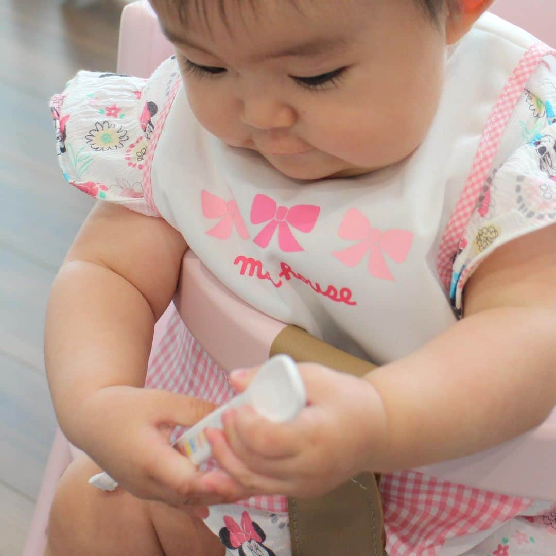 MIKI HOUSE ミキハウスさんのインスタグラム写真 - (MIKI HOUSE ミキハウスInstagram)「ミキハウスのランチスタイなら 撥水加工＆食べこぼしキャッチ用ポケット付きで もりもり食べたい赤ちゃんも安心。 ・ こちらのお写真では、 ギフトにも人気の離乳食セットと合わせて ご使用いただいています。 離乳食をちょっと手づくりしたいときに使える こし網やすり鉢、絞り器なども一度に揃う 便利なセットです♫ 【7ヶ月 女の子】 ・ ・ #mikihouse #babyfood #babyteeth #ミキハウス #離乳食 #ランチスタイ #ごっくん期 #もぐもぐ期 #新米ママ #出産 #赤ちゃんのいる生活 #レシピ動画 #お食事エプロン #手づくり離乳食」7月29日 21時51分 - mikihouse.official