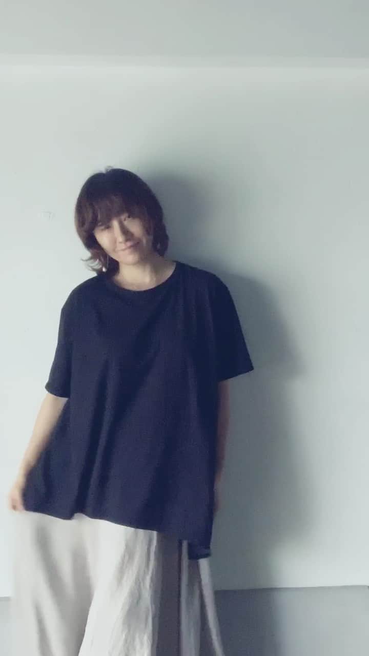 風間ゆみえのインスタグラム：「Tシャツの似合わない私が似合うTシャツを作りました♡笑　一枚で決まるTシャツです」