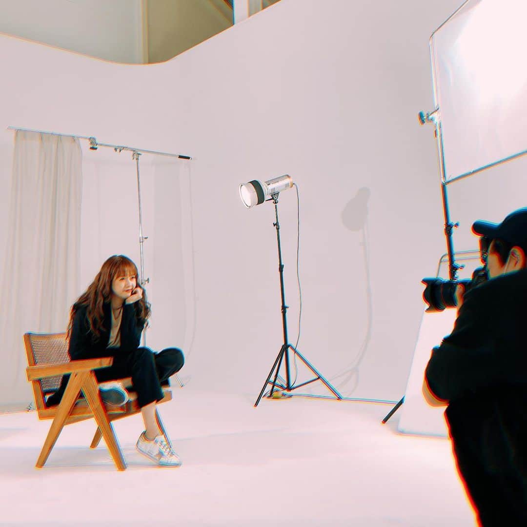 コ・アラさんのインスタグラム写真 - (コ・アラInstagram)「#오늘#광고#촬영중#즐거운#촬영장 😍💕❤️💕😘 #고생 많으셨습니다 🙏😍💕❤️#goodnight#milano#밀라노스토리#고맙습니다 🙏💕😍💕😘 #ArtistCompany#아티스트컴퍼니#고아라#GoARa ❤️💕😍💕❤️」7月29日 22時13分 - ara_go_0211