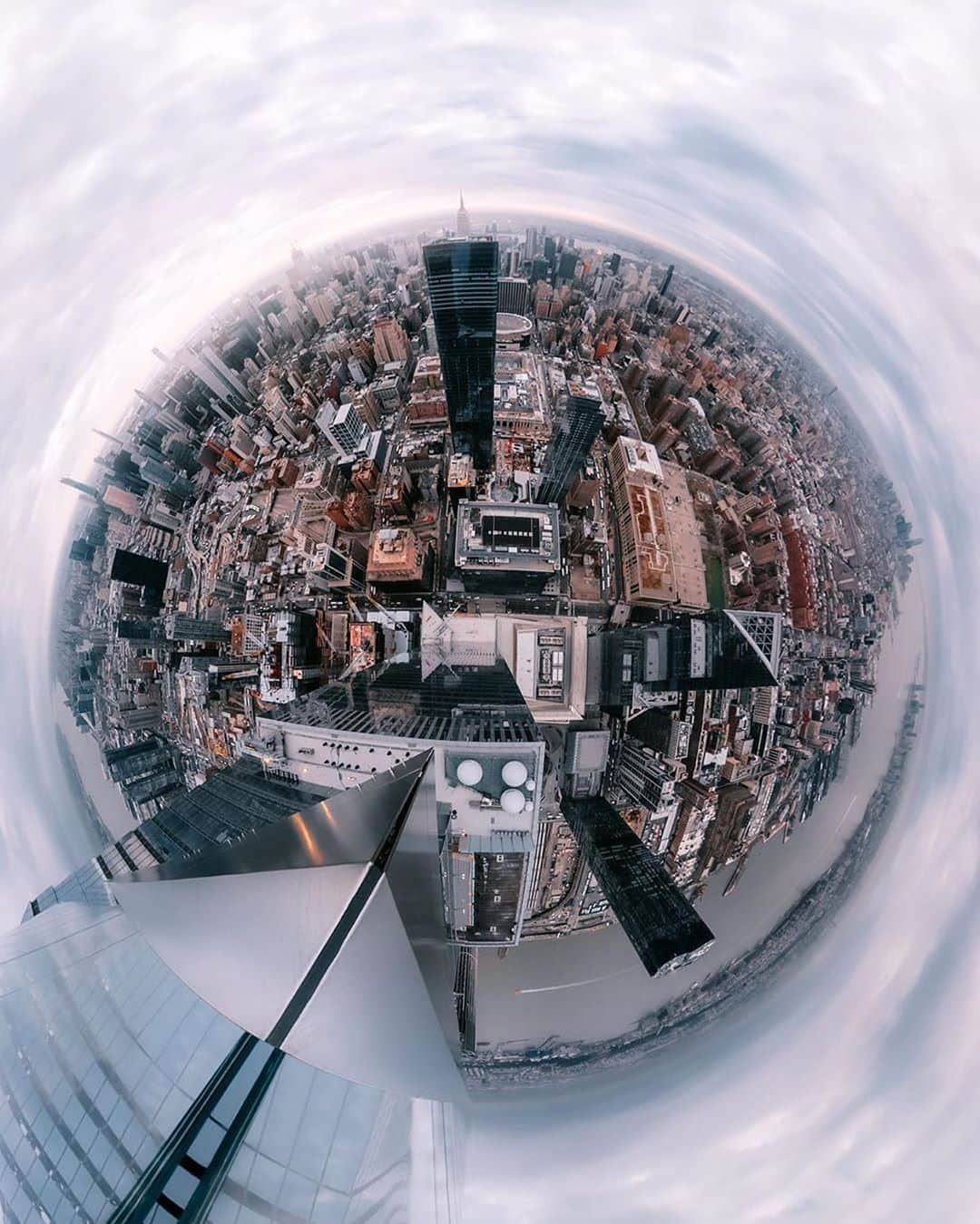 Official RICOH THETAさんのインスタグラム写真 - (Official RICOH THETAInstagram)「What a breathtaking city view! Please tag us in your most creative THETA photos and videos😉. . . 📷 @ivvnwong  . #theta360 #lifein360 #tinyplanet #littleplanet #nyc #hudsonyard」7月29日 22時07分 - theta360official