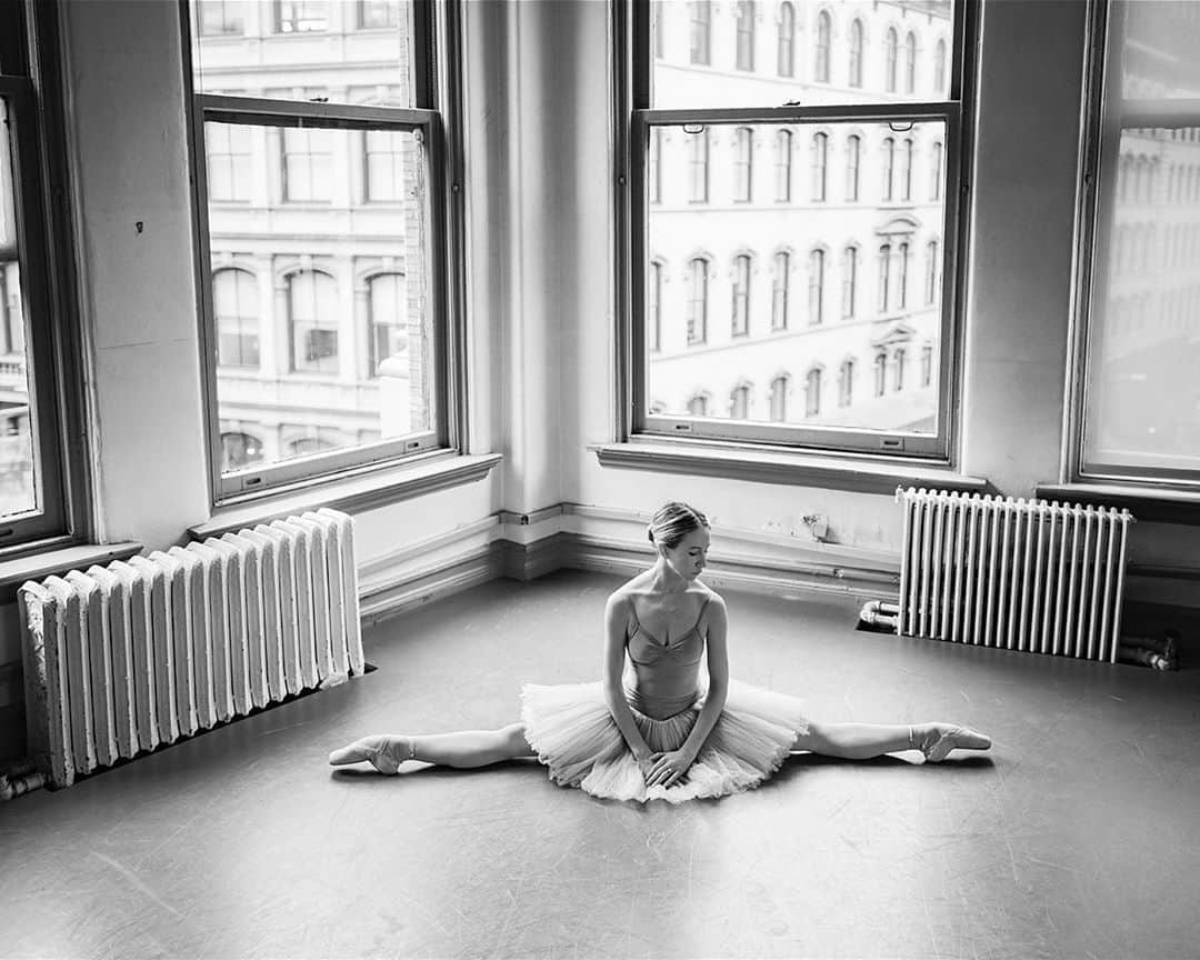 ballerina projectさんのインスタグラム写真 - (ballerina projectInstagram)「𝗜𝘀𝗮𝗯𝗲𝗹𝗹𝗮 𝗕𝗼𝘆𝗹𝘀𝘁𝗼𝗻 at 890 Broadway. #ballerina - @isabellaboylston #890broadway #newyorkcity #ballerinaproject #ballerinaproject_ #ballet #dance #balletstudio #tutu #pointeshoes #isabellaboylston   𝗕𝗮𝗹𝗹𝗲𝗿𝗶𝗻𝗮 𝗣𝗿𝗼𝗷𝗲𝗰𝘁 𝗯𝗼𝗼𝗸 is now in stock. Go to @ballerinaprojectbook for link.」7月29日 22時11分 - ballerinaproject_