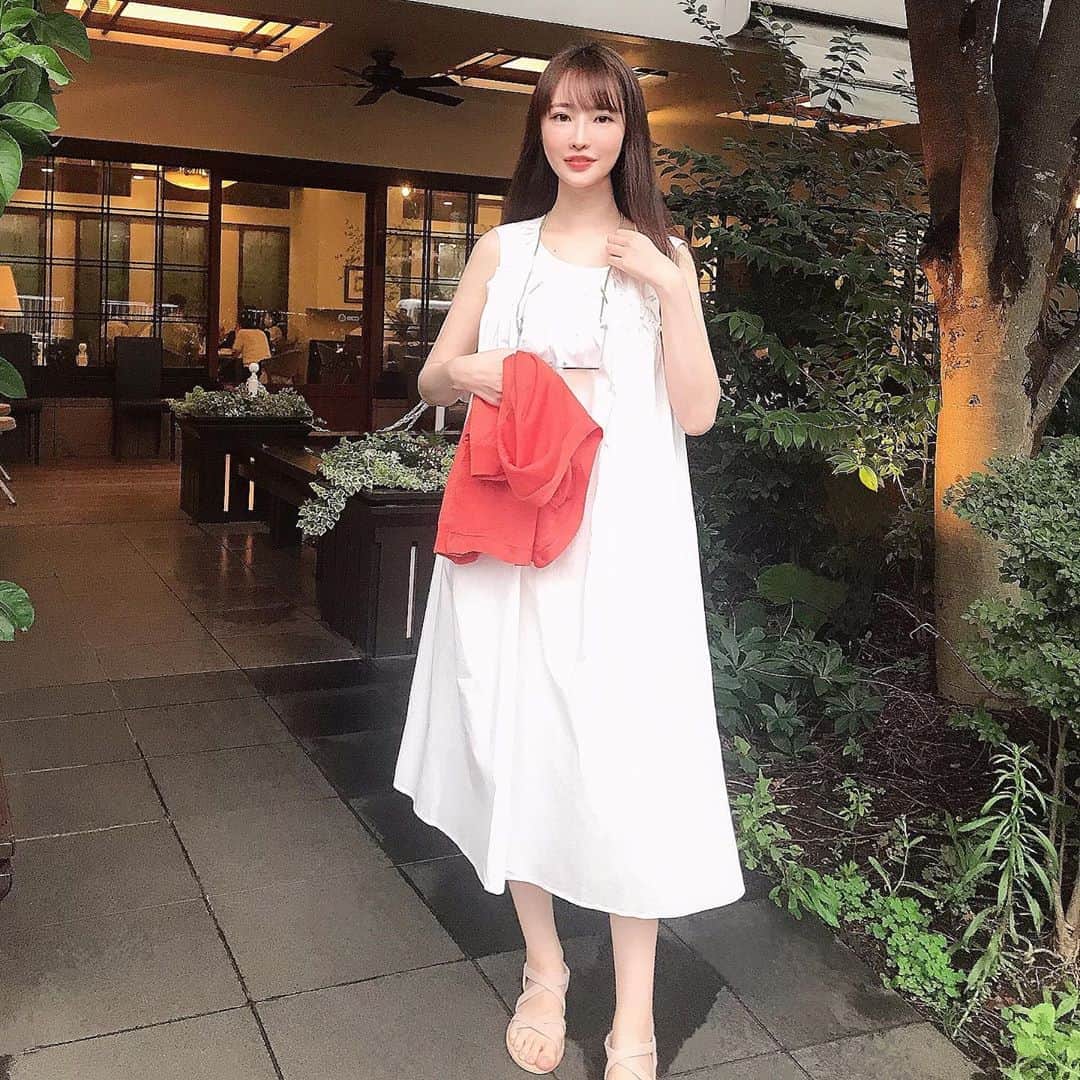 のインスタグラム：「みいちゃんとホットケーキを食べに行った日コーデ🥞✨ #fashion  #onepiece : @8circle_official  #sandal : @petale_official  #8circle #petale」