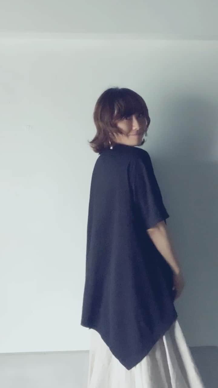 風間ゆみえのインスタグラム：「Tシャツの似合わない私が似合うTシャツを作りました❤️ 痩せ型の方もグラマラスな方もどんな身体にも一枚で決まるTシャツです  #yumie_k_style」