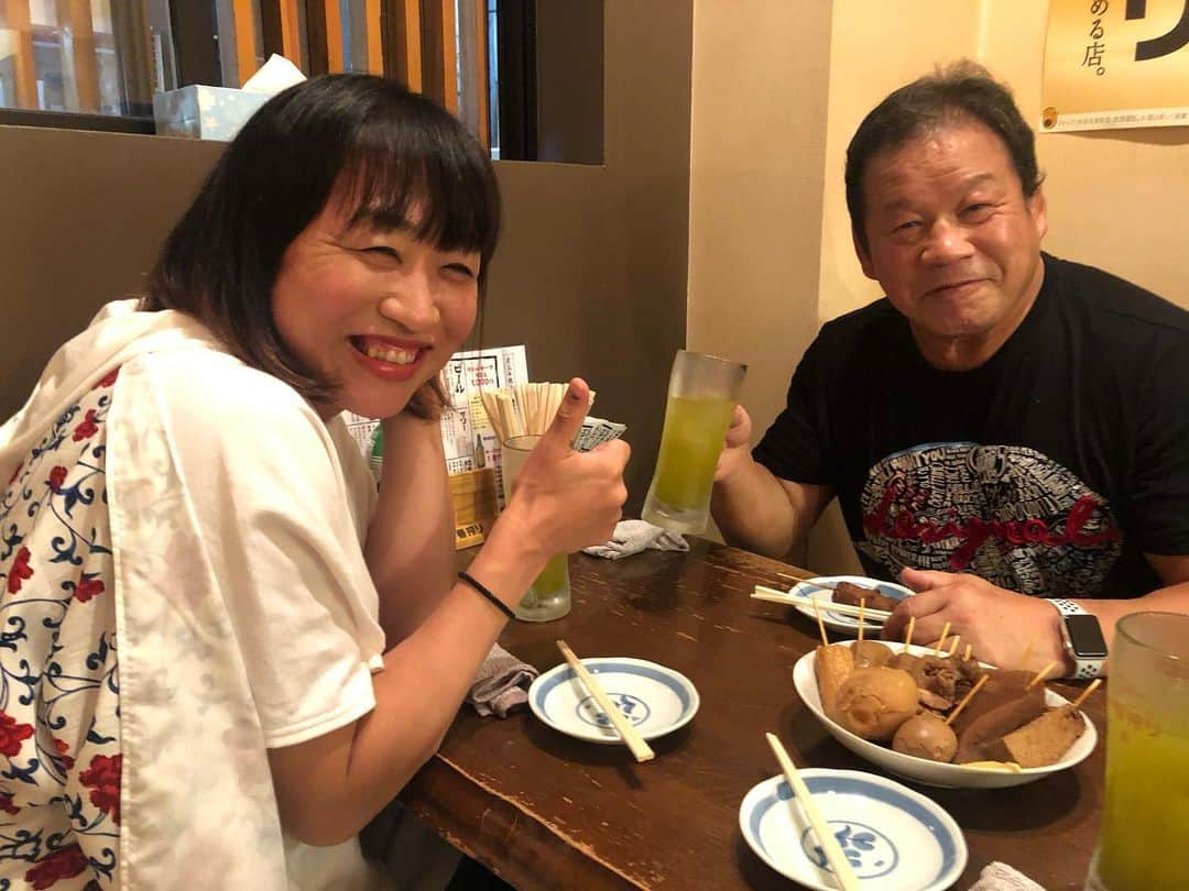 南海キャンディーズ【公式】のインスタグラム：「藤波辰爾さんと飲ませていただきました！！めちゃくちゃ優しくて素敵な方で、ほんまにありがたいです！！！」