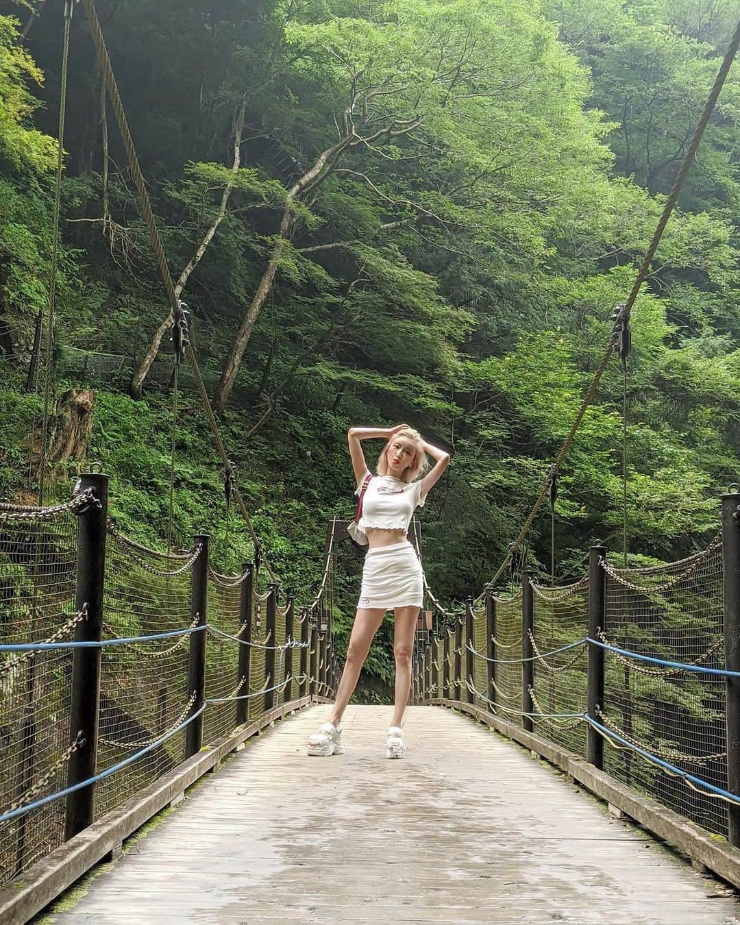 美咲あいりさんのインスタグラム写真 - (美咲あいりInstagram)「🍃﻿ ﻿ ﻿ #袋田の滝　#吊り橋」7月29日 22時54分 - misakiairi