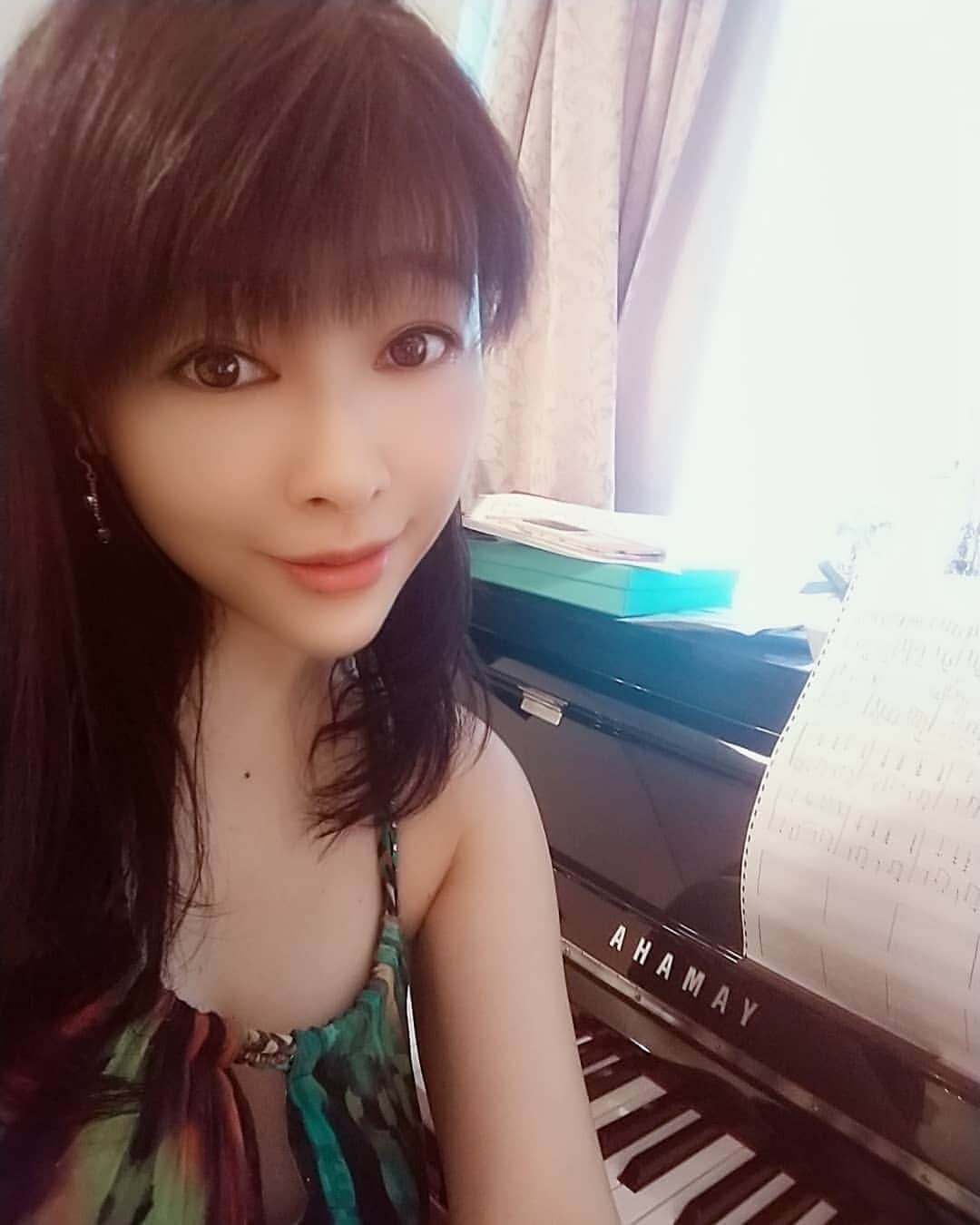 松坂南さんのインスタグラム写真 - (松坂南Instagram)「とある日の撮影。  #松坂南 #心愛 #ピアノ弾き語り  #ピアノ弾き語り女子  #ピアノ演奏  #ピアノのある暮らし  #love  #piano」7月29日 23時01分 - minami_matsuzaka