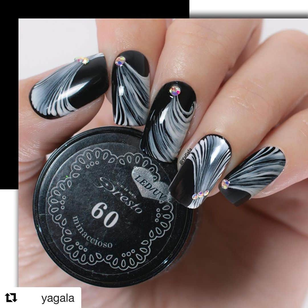 Nail Designsさんのインスタグラム写真 - (Nail DesignsInstagram)「#Repost @yagala  ・・・ 🖤Monochrome design with Presto gel @naillabousa You need only a piece of chain to create this look. Don’t miss the tutorial.   🖤I use Presto No.4; No.60; Presto no wipe top gel; brush Presto square-5 - all are from naillabostore.com  🖤Монохромный дизайн. Для его создания вам понадобится всего лишь цепочка🖤Не пропустите видео! Гель лаки Presto gel от @naillabousa」7月29日 23時08分 - nailartfeature