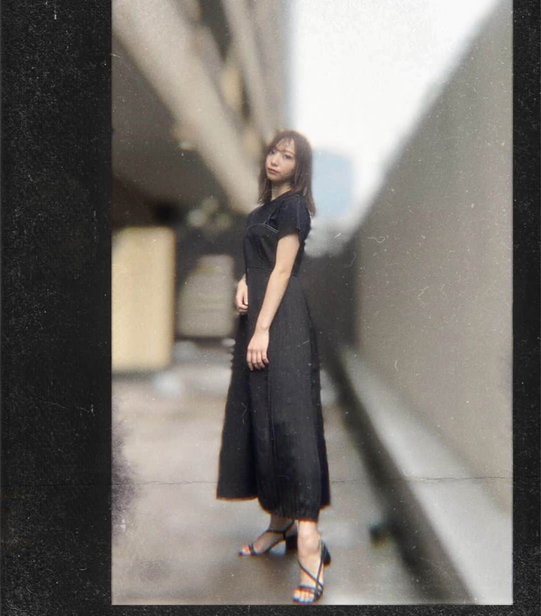 中野ゆいなさんのインスタグラム写真 - (中野ゆいなInstagram)「ぼかしすぎなんだけどワンピースが可愛いの伝えたかった🖤笑」7月29日 23時16分 - nkn_0125