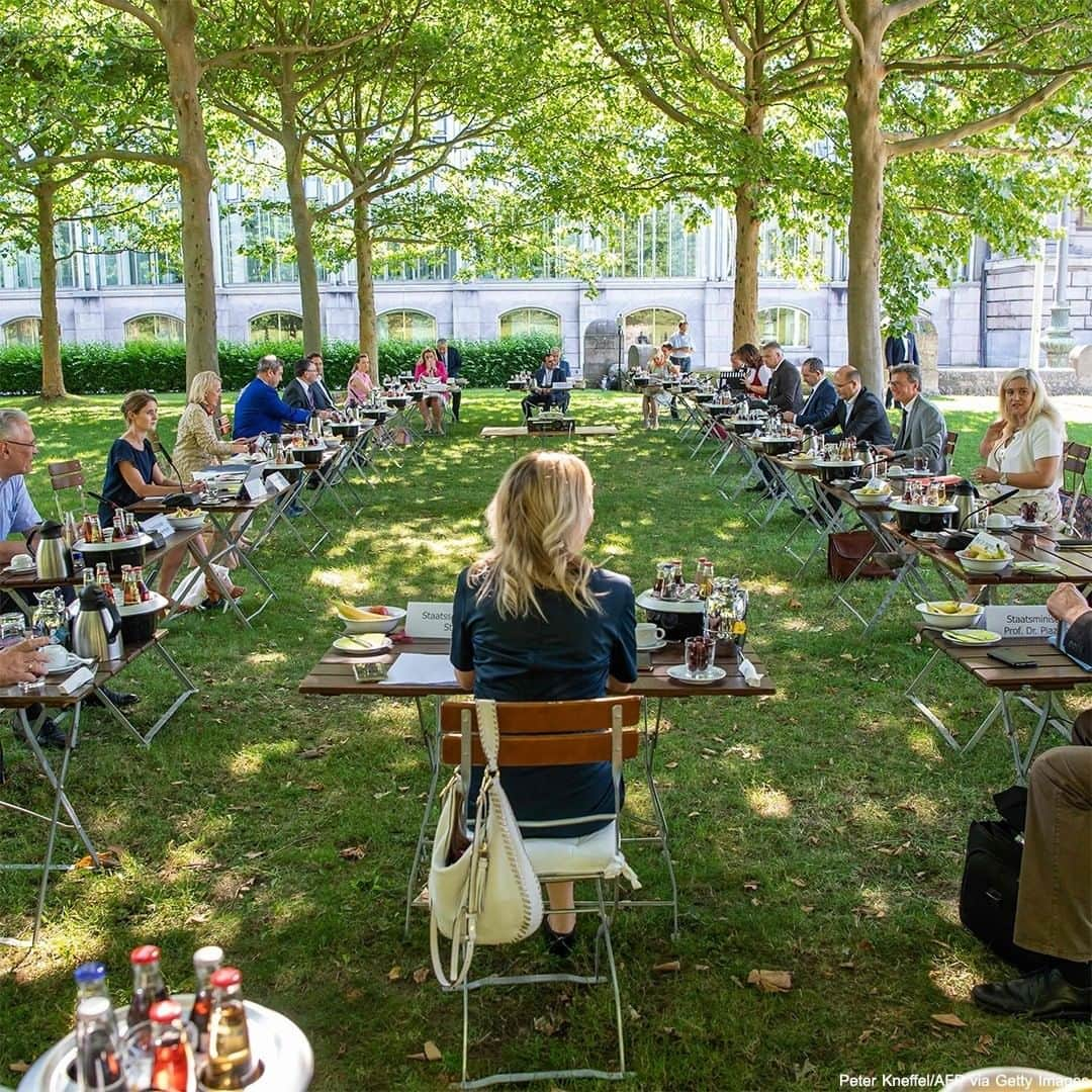 ABC Newsさんのインスタグラム写真 - (ABC NewsInstagram)「Members of the Bavarian cabinet members hold a meeting in the lower court garden of the State Chancellery under the leadership of Markus Soeder in Munich, Germany. #germany #munich #bavaria #politics #international #coronavirus #covid19」7月29日 23時31分 - abcnews