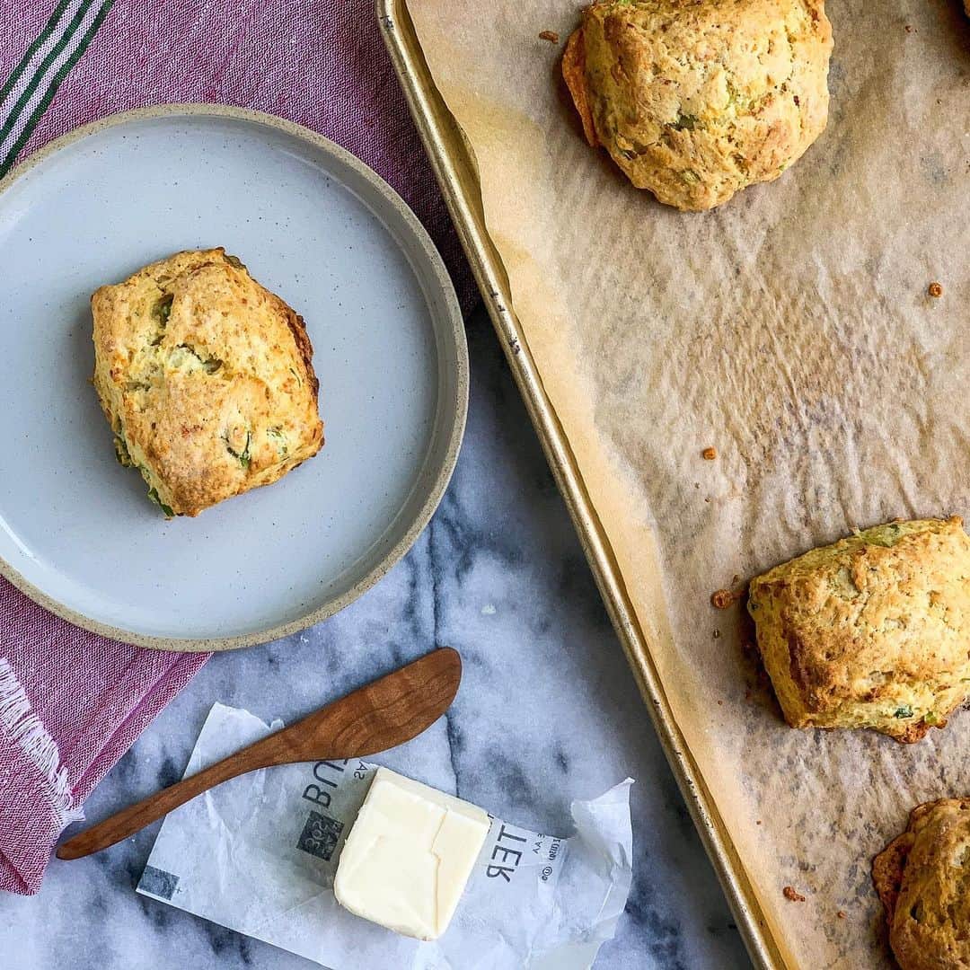 Food & Wineさんのインスタグラム写真 - (Food & WineInstagram)「Good morning from these cheddar scallion biscuits, from the 9th edition of @thejoyofcooking. The recipe comes from Megan Scott and John Becker (great-grandson of the original author), who revised and updated the beloved cookbook in 2019. Tap the link in our bio (and through our story!) for the recipe, and to check out their conversation with Senior Editor @katkinsman about Joy’s past, present and future. 📷: @carolineschnapp」7月29日 23時42分 - foodandwine