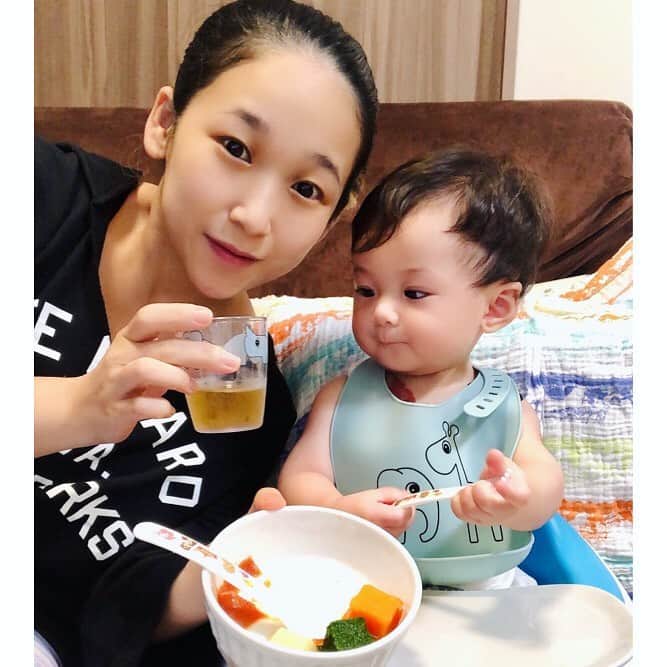 世手子さんのインスタグラム写真 - (世手子Instagram)「My son is 8 months old(*´꒳`*) He is curious about everything and eat a lot of baby foods(*´◒`*) Additive-free is wonderful✨ He drank a glass☕️ https://tsuchitone.com/ @tsuchitone #土と根 の #離乳食 食べたょ( ^ω^ ) @donebydeer_japan #donebydeer_japan の #ビブ で#無添加 の #有機野菜 を堪能しました(´∀｀*) シンプルで可愛いデザイン(°▽°) 今日でなんと #生後8ヶ月 ⭐️ なんでも #興味津々 なお年頃w #donebydeer のコップも楽しいみたいw かわいいコップ(^ ^) #コップデビュー したけどちょっとしか飲めなかったww 今日は土と根の #離乳食メニュー で トマト にんじん ほうれん草 キャベツ 鯛 お粥 お豆腐  ちょっと盛りだくさん過ぎたかな？w もう #つかまり立ち して #一人歩き も時間の問題でびっくりな 椅子は @bumbo_japan #bumbo #マルチシート  急成長 にあたしついていけてないww しかも今のご時世なかなか外出れないねぇwww 明日も #育児 がんばりまーす！ww #ダンバイディア #nookswebshop #離乳食初期 #離乳食中期  #monipla #nooks_fan #sponsored  #8months #8ヶ月ベビー #8monthsold #8monthsbaby  #8ヶ月離乳食 #8ヶ月ボーイ #8ヶ月baby」7月29日 23時53分 - rojide