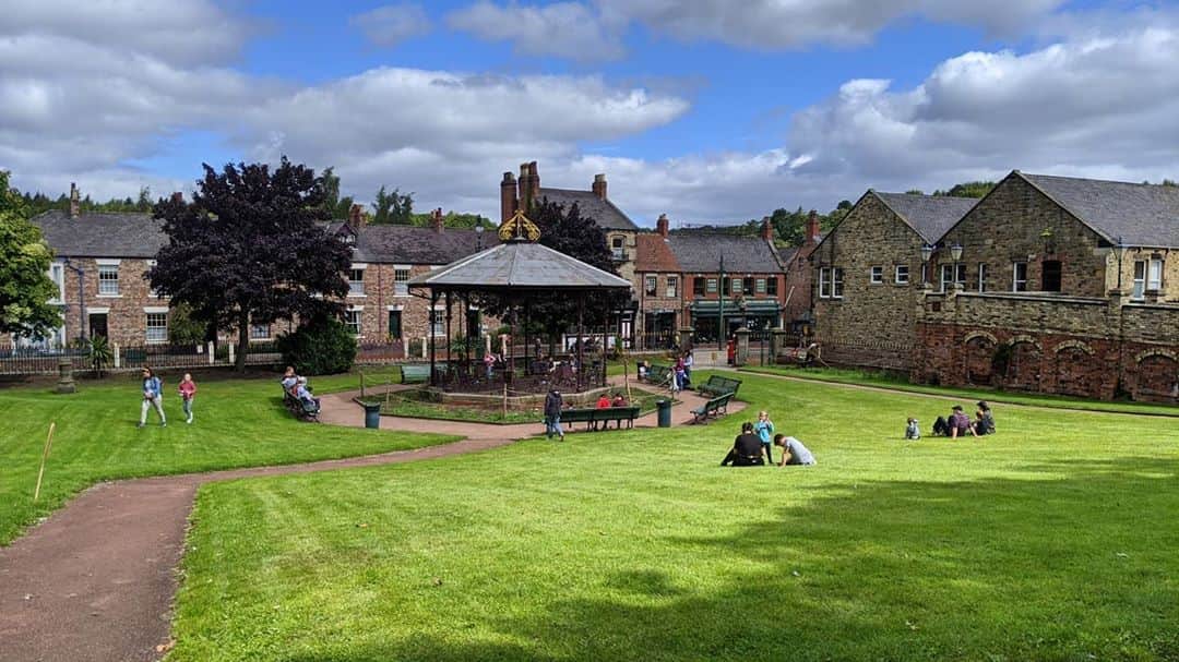 のインスタグラム：「Blue Sky Beamish 😍🌞🔵 #sunshine #summer #😎」
