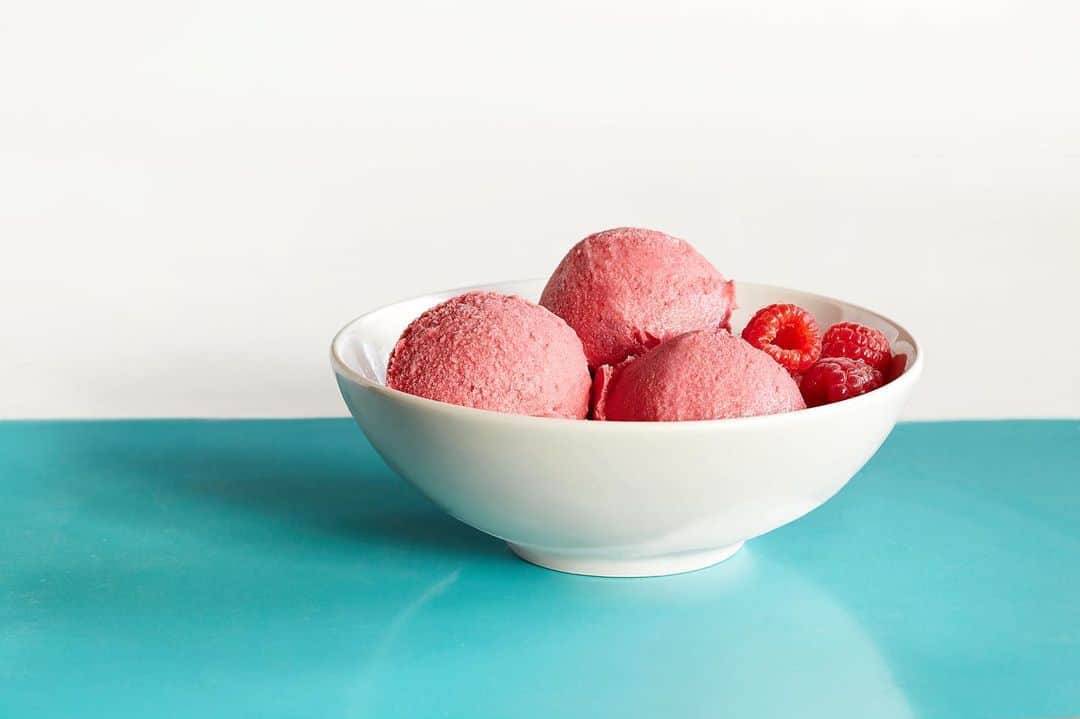 Vitamix Global Headquarters Real foodさんのインスタグラム写真 - (Vitamix Global Headquarters Real foodInstagram)「How do you beat the heat?🥵Share your favorite activities with us below! • 📸: Raspberry Ice Cream recipe link in bio. • #vitamix #recipe #sorbet #nicecream #raspberry #myvitamix #blender」7月30日 0時05分 - vitamix