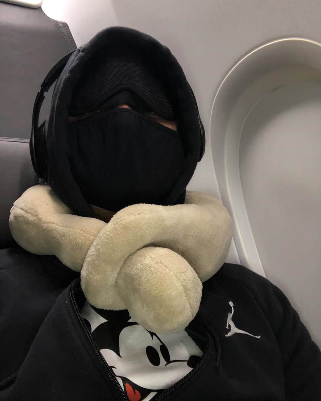 ニック・ジャクソンのインスタグラム：「Ready for my flight.」