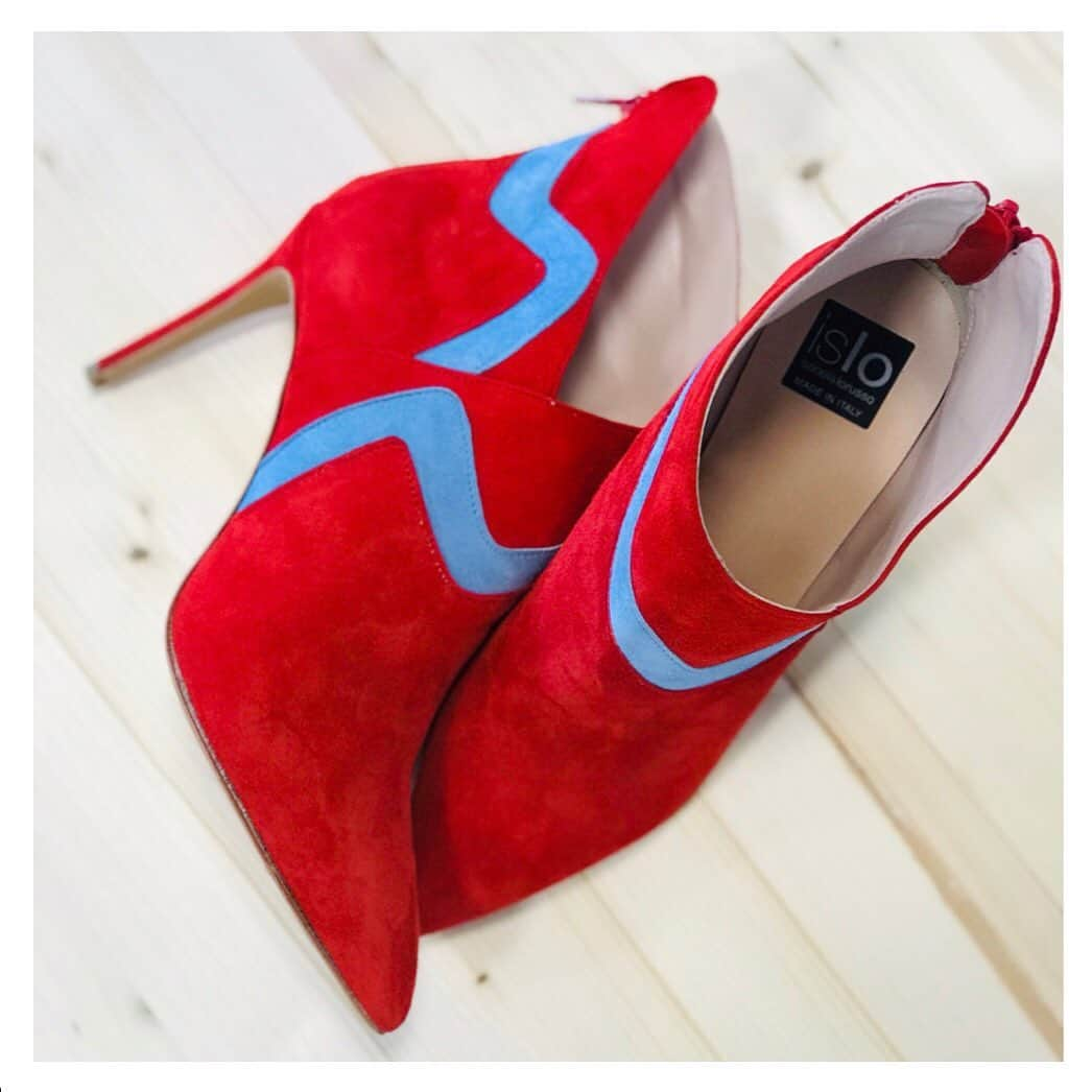 イズロさんのインスタグラム写真 - (イズロInstagram)「#islo #isloshoes #isloisabellalorusso #shoes #ankleboots #suede #color #details #highheels #tacchi #tacchialti #fashion #style #moda #shopping #shoppingonline #madeinitaly #ego #staytuned👀」7月30日 0時25分 - islo_isabellalorusso