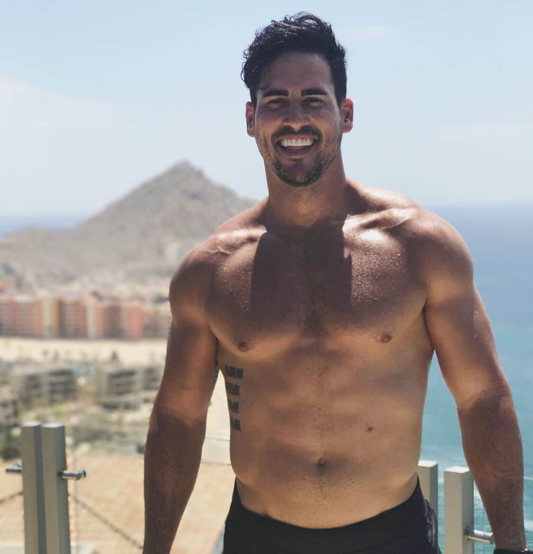 ジョッシュ・マレーのインスタグラム：「Take me back #cabo」