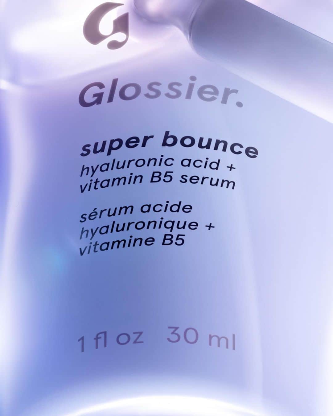 Glossierさんのインスタグラム写真 - (GlossierInstagram)「Heavyweight hydration, featherweight feel—that’s Super Bounce. A 2% Hyaluronic Acid Complex (feat. three molecular weights of Hyaluronic Acid) and Vitamin B5 team up to deliver a mega dose of hydration and supple softness to skin. Another thing: Bounce is a great canvas for smooth makeup application. 4.6 ⭐️ on Glossier.com and available as part of the Super Pack: our trio of serums for a customized skincare routine with targeted results」7月30日 0時33分 - glossier