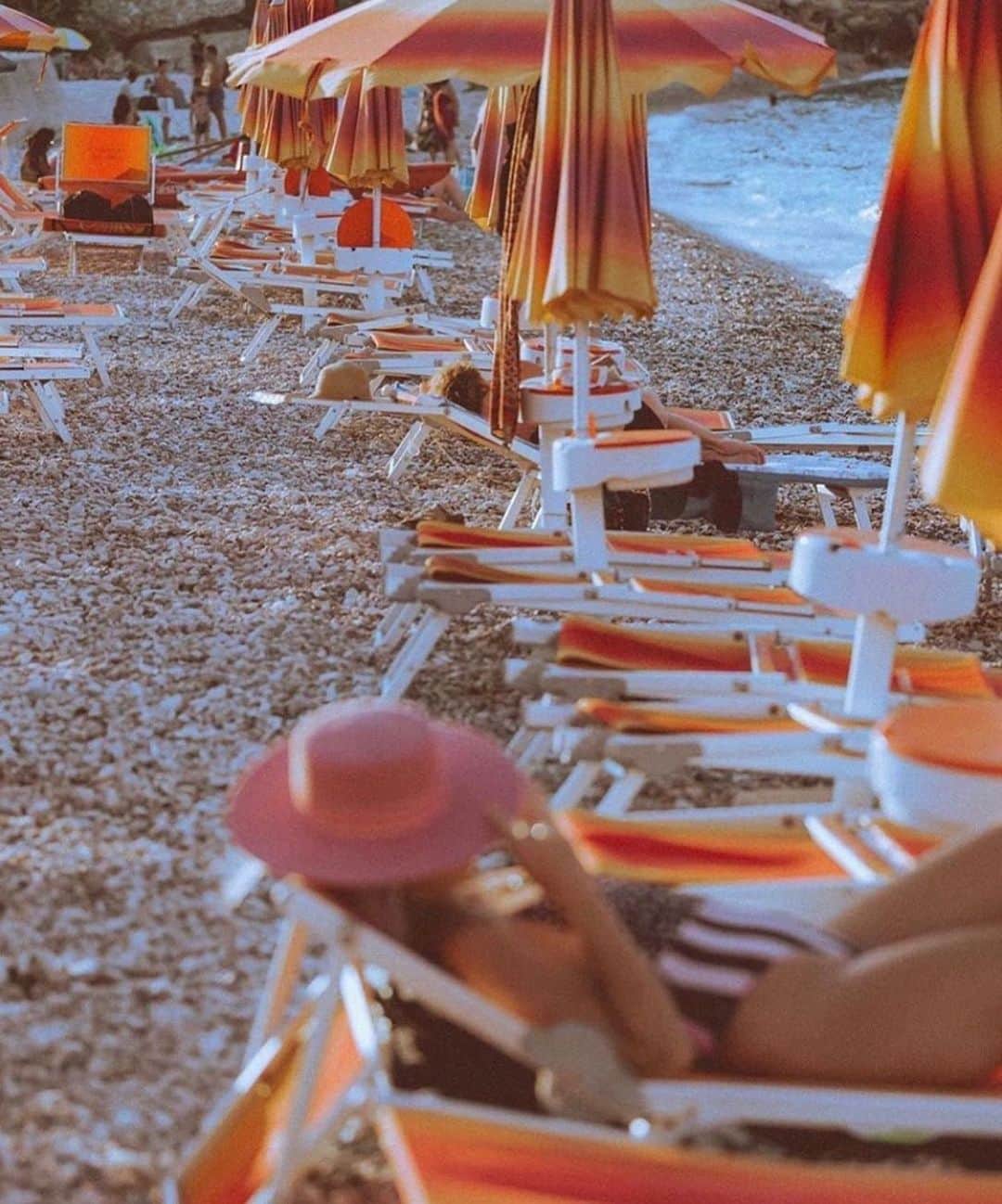 モード・ウェルゼンのインスタグラム：「Summer🧡」
