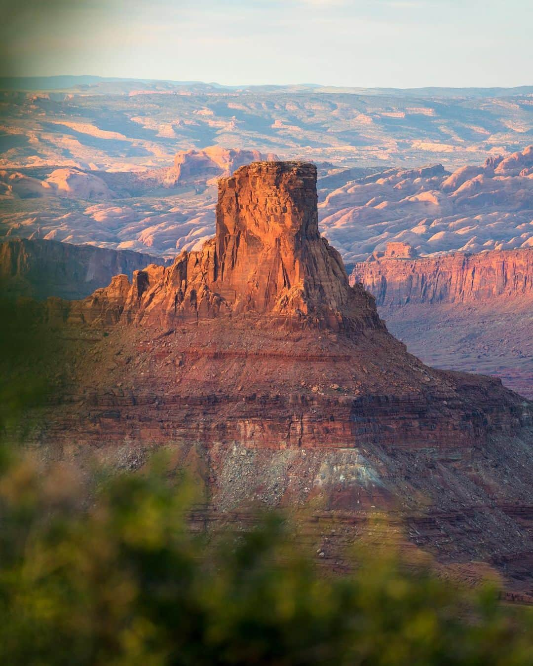 BEAUTIFUL DESTINATIONSさんのインスタグラム写真 - (BEAUTIFUL DESTINATIONSInstagram)「The insane geography of Utah continues to leave us awestruck! 🤩 Have you been to this state yet? We are virtually exploring this beautiful destination today on our Story, check it out to see more amazing shots. 🏜️ ⠀⠀ ⠀⠀ Plus tag a friend who'd love to travel here in the future! #UnitedStories (In partnership with @visittheusa) ⠀⠀ ⠀⠀ 📸 @asenseofhuber ⠀⠀ 📍1. Arches National Park, 2. Canyonlands National Park, Utah」7月30日 0時31分 - beautifuldestinations