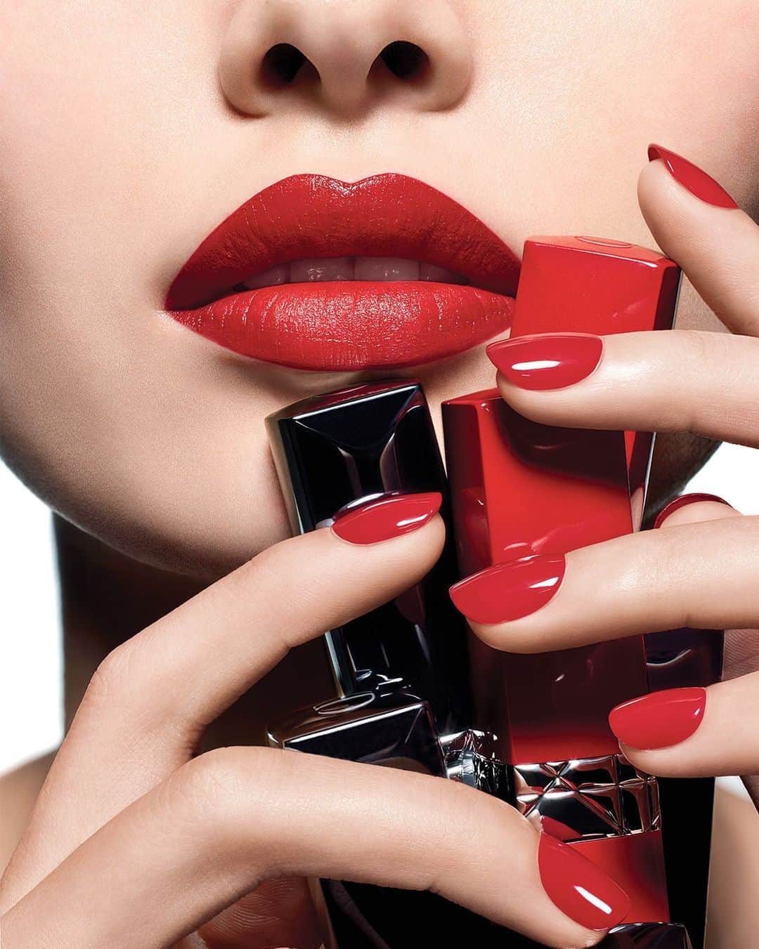 クリスチャンディオールさんのインスタグラム写真 - (クリスチャンディオールInstagram)「Happy International Lipstick Day! Celebrate with Rouge Dior. Which one(s) will you fall for? • ROUGE DIOR 999 ROUGE DIOR ULTRA ROUGE 999 Ultra Dior • #diormakeup #rougedior #nationallipstickday @diormakeup」7月30日 0時40分 - dior