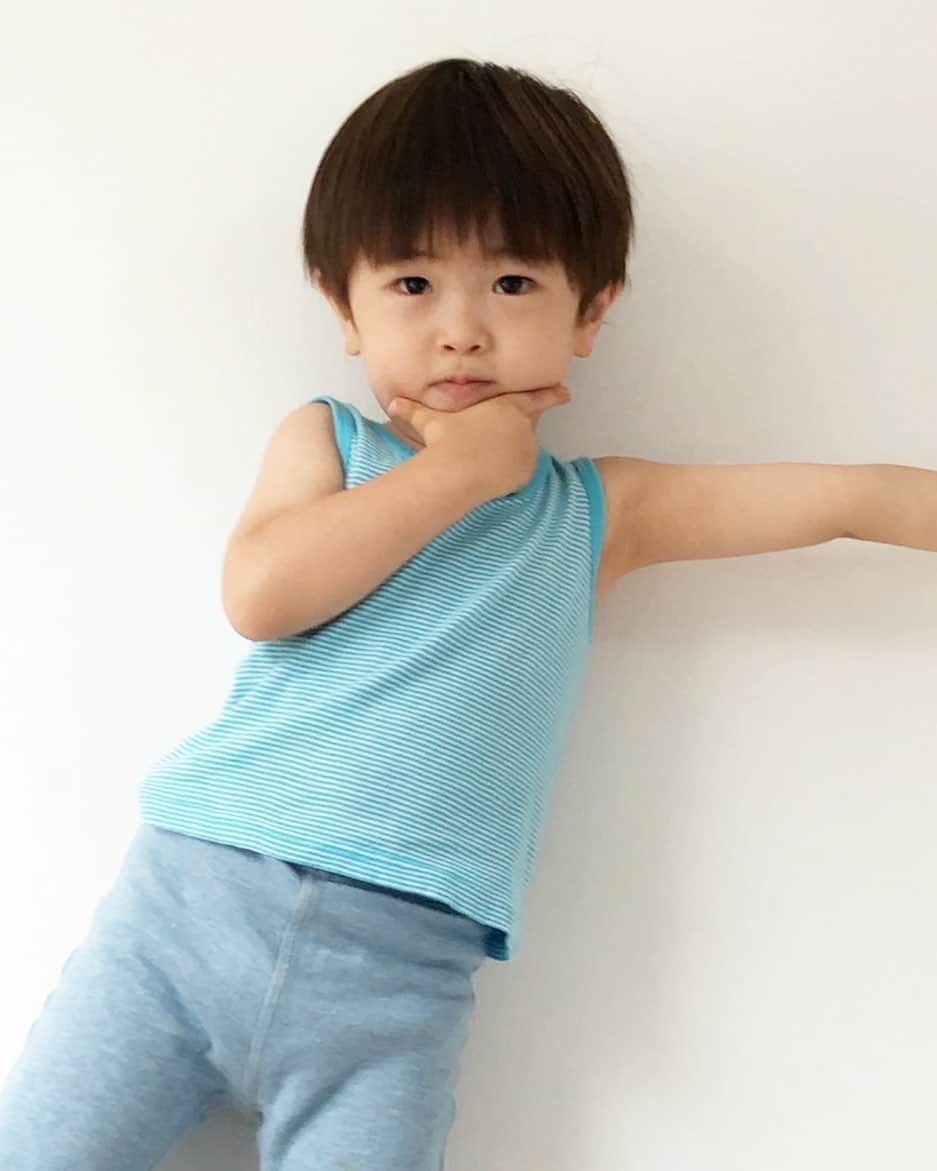田中涼子のインスタグラム：「昨日の寝る前﻿ ﻿ 「ママおたんじょうぷれぜんと買ってあげる」﻿ 「なんのおもちゃがいい？」﻿ ﻿ 何がいいかな〜笑﻿ と考えてたら﻿ ﻿ ぶらんぶらんしたのがすきなの？﻿ とネックレス触ってきて、﻿ おっきいこんなのかってあげるね！﻿ ﻿ いい子にしててよ❤️﻿ ﻿ と言われたぁ😂❤️﻿ ﻿ ﻿ 毎日褒めてくれたり守ってくれたり﻿ 男の子ってなんでこんなに優しいの〜🥺✨﻿ 次、だんだん娘が言葉覚えてきてるから﻿ 女の子はどんな可愛い言葉言ってくれるのか今から楽しみでしかたない❣️﻿ ﻿ ﻿ #男の子ママ #女の子ママ #3歳7ヶ月」