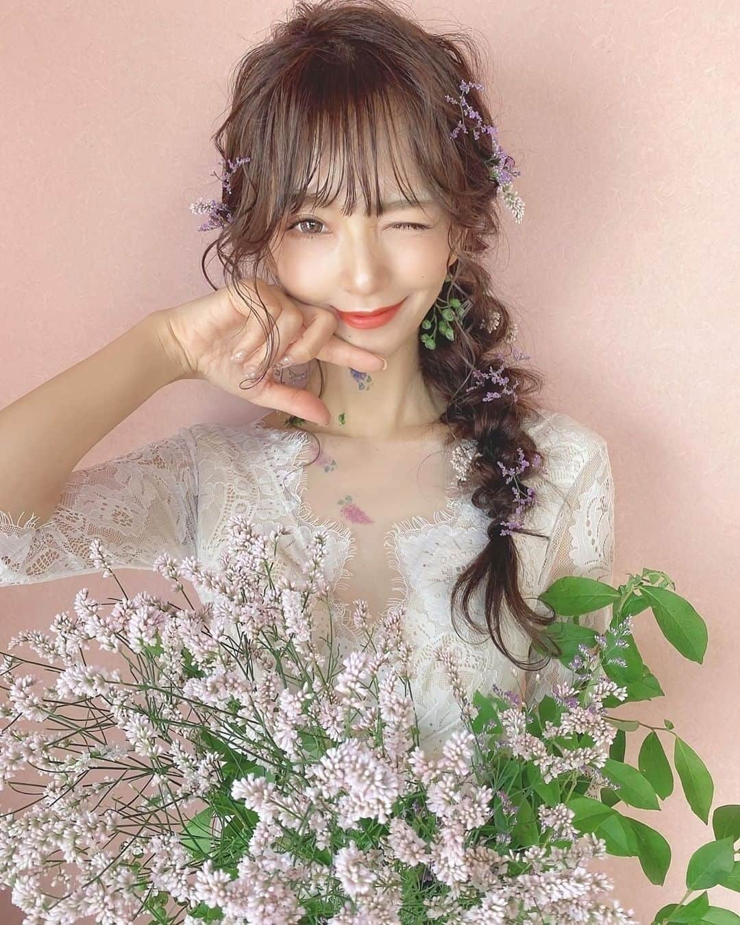 ♡プラコレWedding·⋆*さんのインスタグラム写真 - (♡プラコレWedding·⋆*Instagram)「@placolewedding【#Dressy花嫁 】【#プラコレ】をつけて投稿&フォローしてね♩ . ＝＝＝＝＝＝＝＝ .  Instagramで人気の編みおろしヘア💇‍♀️   編みおろしヘアは披露宴やお色直しで とっても人気のウェディングヘアなんですよ♡ カラードレスとの相性もよく、 いろんなデザインがあるのでおすすめ◎* ナチュラルウェディングにもぴったりです💐 . ＝＝＝＝＝＝＝＝ 📷 photo by 1.2枚目>@daisuke_5511 さん 3枚目>@s0ne0910 さん 4枚目>@guchiyama_wedding さん ＝＝＝＝＝＝＝＝ 『#Dressy花嫁』『#プラコレ』の ハッシュタグをつけて写真をUPしてね✦ 花嫁アプリ『Dressy by プラコレ』の 記事に掲載＆リグラムされるかも♩ . みなさまからのいいねや保存 コメントをお待ちしています♥ 「このウェディングドレス可愛い！」 「ヘアスタイルも気になる！！」 「今の花嫁さんの流行りは！？」etc. . ＝＝＝＝＝＝＝＝ 花嫁アプリでは、 プロのアドバイザーに結婚式の相談を何度でも♡ ウェディングドレスの記事や、 自分のウェディングレポを残せちゃう♡” . ＞＞＞TOPのURLからcheck ⋈ @placolewedding ＞＞＞結婚のご相談は プラコレウェディングアドバイザーへ♡ @wedding_adviser ＞＞＞ウェディングレポを残したいなら、 farny by プラコレをcheck ✎ @farny_wedding ＞＞＞ウェディングアイテム＆DIYは farnyアイテムをcheck ❁ @farny_wd.item >>>素敵なドレスに出会いたい花嫁さま♡ @dressyonline_をcheck . ＝＝＝＝＝＝＝＝ . #プレ花嫁 #卒花 #花嫁 #卒花嫁 #結婚 #結婚式 #結婚準備 #花嫁準備 #weddingtbt #ウェディングヘア #ヘアアレンジ #トータルコーディネート #花嫁コーディネート #試着レポ #farnyレポ #2020夏婚 #2020秋婚 #2020冬婚 #花嫁ヘア #カラードレス #お色直し #ブライダルヘア #ブライダル #編み下ろしヘア #編み下ろし #おしゃれ花嫁」7月30日 10時03分 - placole_dressy