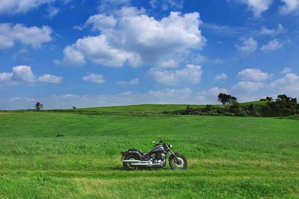 ヤマハ バイクさんのインスタグラム写真 - (ヤマハ バイクInstagram)「梅雨ーッ！俺だーッ！明けてくれー！﻿ ﻿ #YAMAHAが美しい #DS4 #DS400 #dragstar400 #ymahadragstar #ドラッグスター400 #ドラスタ400 #ドラスタ #バイクのある生活 #バイクのある風景 #ツーリング行きたい #instamotorcycle #bikestagram」7月30日 10時04分 - yamaha_bike