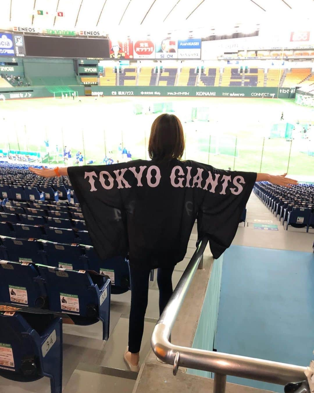 佐藤由季さんのインスタグラム写真 - (佐藤由季Instagram)「気持ちを切り替えて⚾️ ファンの皆さんも🤧大魔王に習って！？笑 呼ばれて飛び出せ💫るくらいの 応援の準備を一緒にしていきましょう🪔 14:00〜 巨人練習中「直生」 17:00〜GIANTSプレゲームショー 昨日着用させていただいたTシャツについて #giantsPP にコメントも頂いていたので 今日の放送で詳しくお伝えしますね お楽しみに🎤 #日テレジータス  #東京ドーム  #withfans  #応援団 の皆さんの姿も #応援で取れる1点がある  #悔しさは応援のエネルギー  #呼ばれて飛び出てジャジャジャジャーン  #ハクション大魔王  #ウィーラー 選手 #場内リポート  #フリーアナウンサー  #佐藤由季」7月30日 10時19分 - yukisato0710