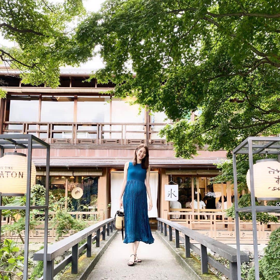 橋本まゆのインスタグラム：「美味しいかき氷を求めて〜🍉 サクッと京都に行ってひたすら食べる。﻿ ﻿ #京都#ほうじ茶かき氷#かき氷#お茶と酒たすき#マタニティ#マタニティコーデ#マタニティライフ」