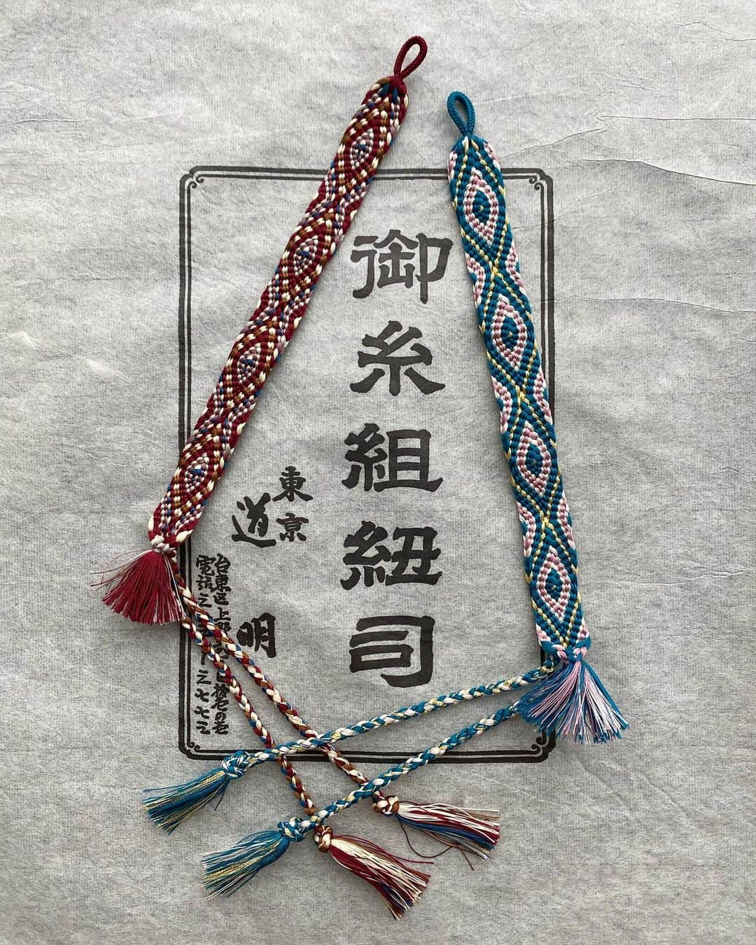 NIGOのインスタグラム：「My order made “𝗞𝘂𝗺𝗶𝗵𝗶𝗺𝗼” just arrived✨ This is a custom made friendship band made using a traditional Japanese “gathered thread” technique🧵 The whole process takes about 4 months🖖🏻」