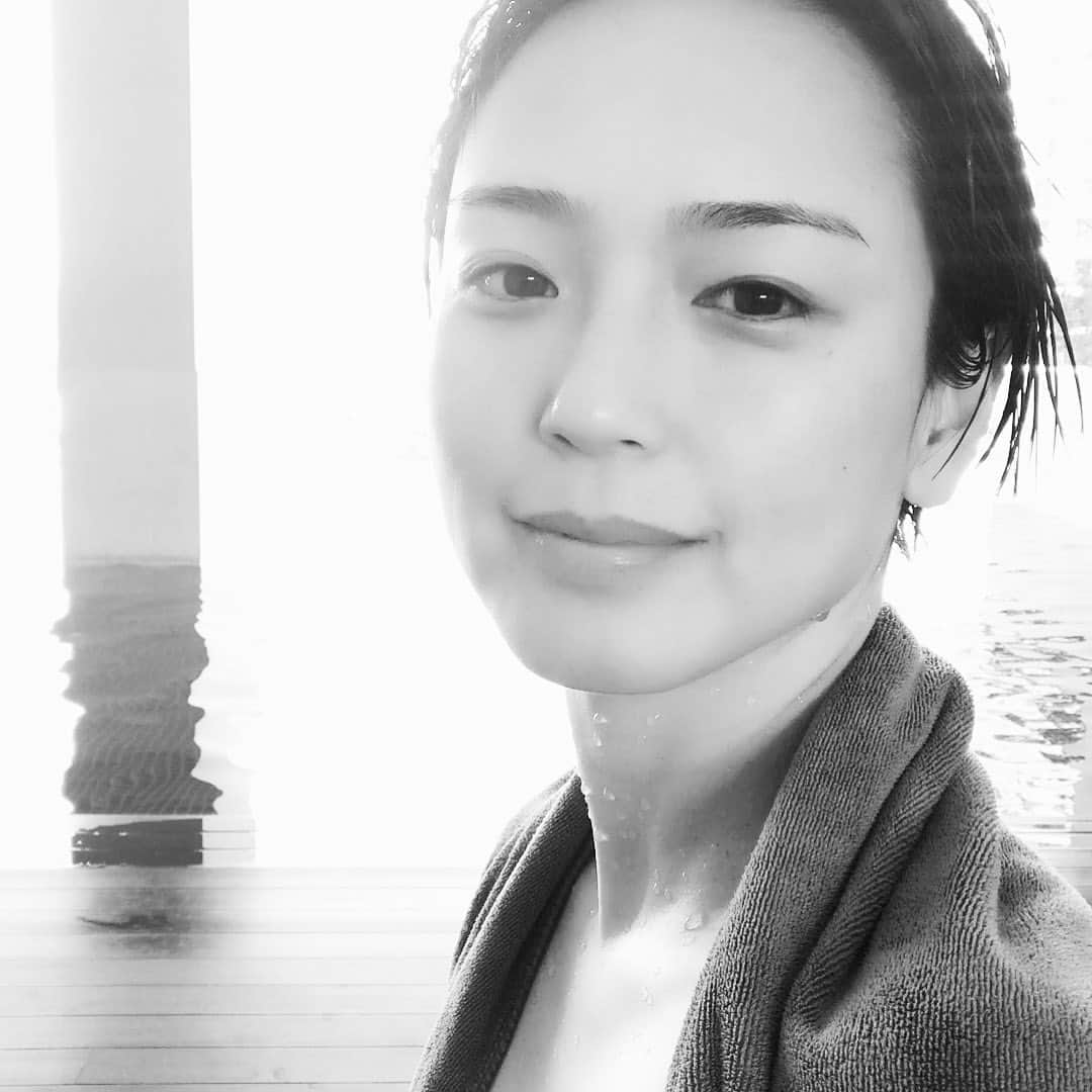 小山田サユリのインスタグラム：「#challengeaccepted  My friend  @lamirse ❤️ I am really looking forward to seeing you again ❤️ @fairmont.maldives  #maldives #モルディブ @hismaldives  いつかまた世界中の友達と自由に会える日が来ますように…」
