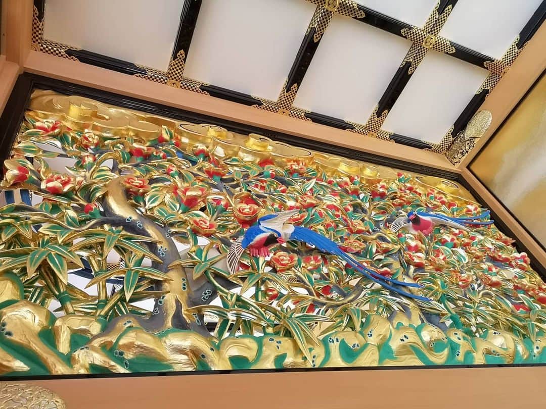 高見こころさんのインスタグラム写真 - (高見こころInstagram)「先日のことですが、 撮影で名古屋に行かせていただき 合間のオフで名古屋巡りしました📷✨  何気に名古屋観光は初めて。  名古屋城行ったのにまさかの工事中で天守閣に入れず🏯  それ、入る前に言ってくれないのですかね😂  金の鯱に乗りたかった笑  代わりに本丸御殿を観て、名古屋名物食べて、地酒の飲み比べも堪能しました😸💕  #撮影オフ #ロケ #名古屋 #名古屋観光 #名古屋グルメ #名物料理 #名古屋地酒 #名古屋城🏯 #天守閣 #工事中 #入れず #本丸御殿 #きしめん #手羽先唐揚げ #nagoya #nagoyafood #nagoyacastle🏯 #nagoyasake」7月30日 10時36分 - cocoro_takami