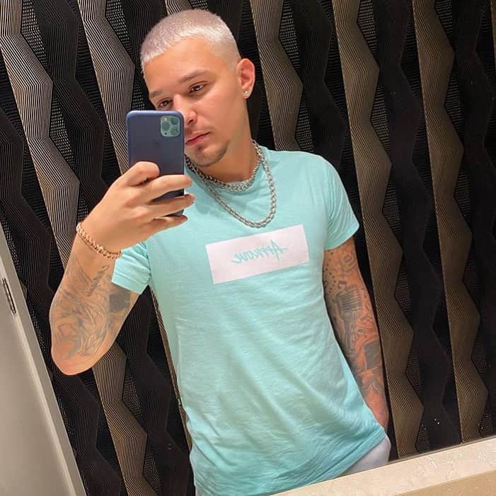 MC GUIのインスタグラム：「Ele tá platinado, ele ❤️」